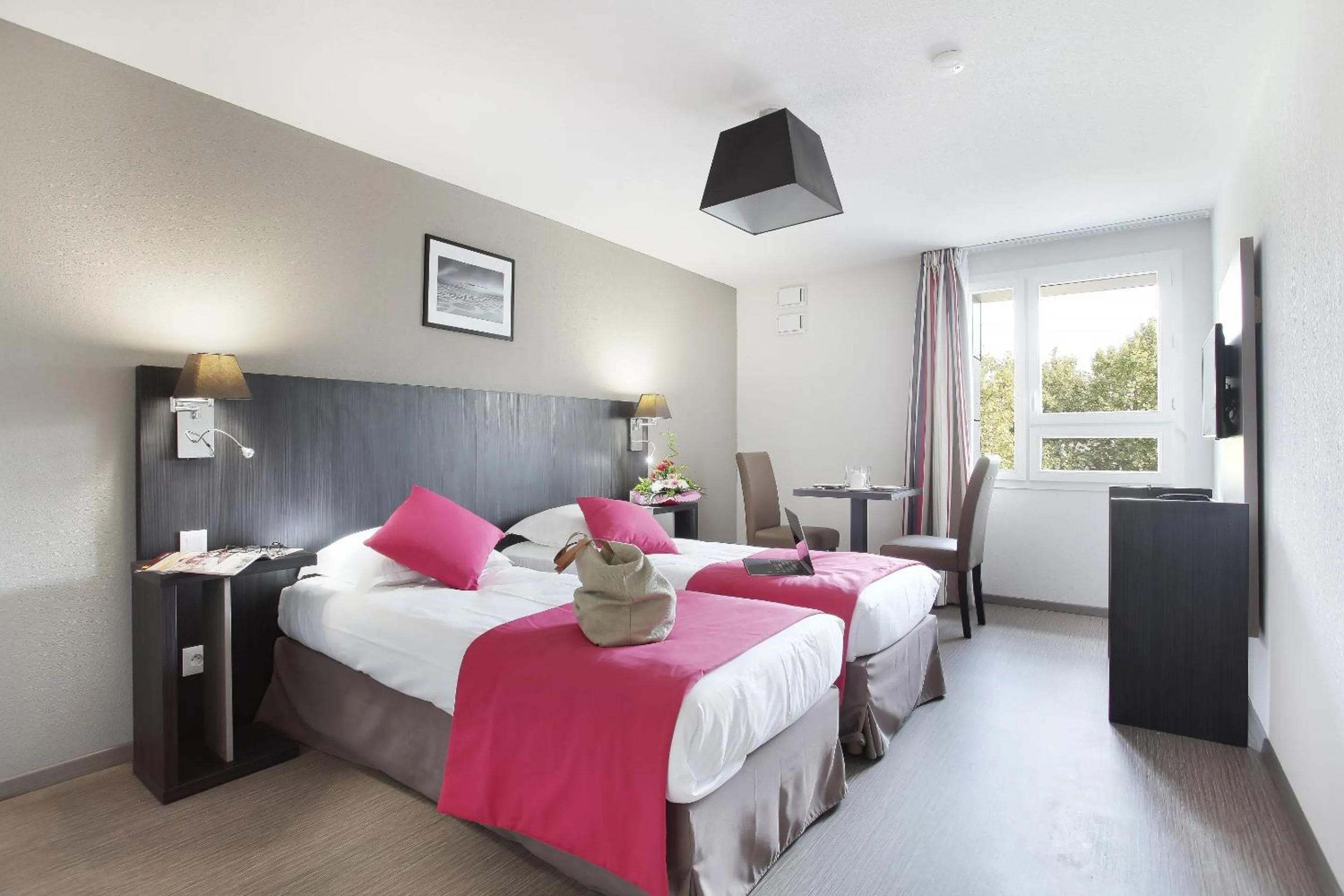 Bedroom, Bed in Appart Hotel Odalys City Marseille Le Dôme