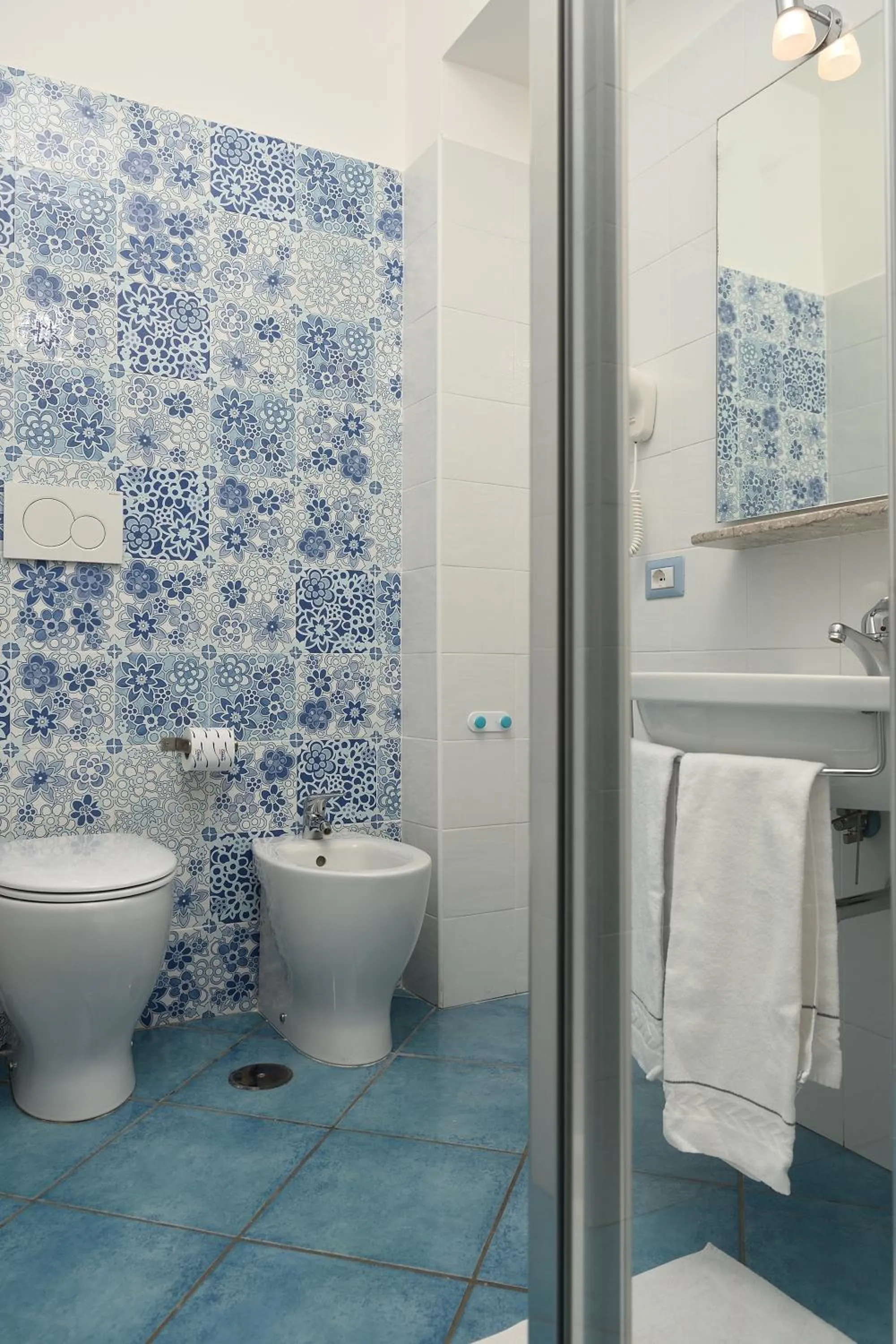 Shower in Aquarius Maiori B&B