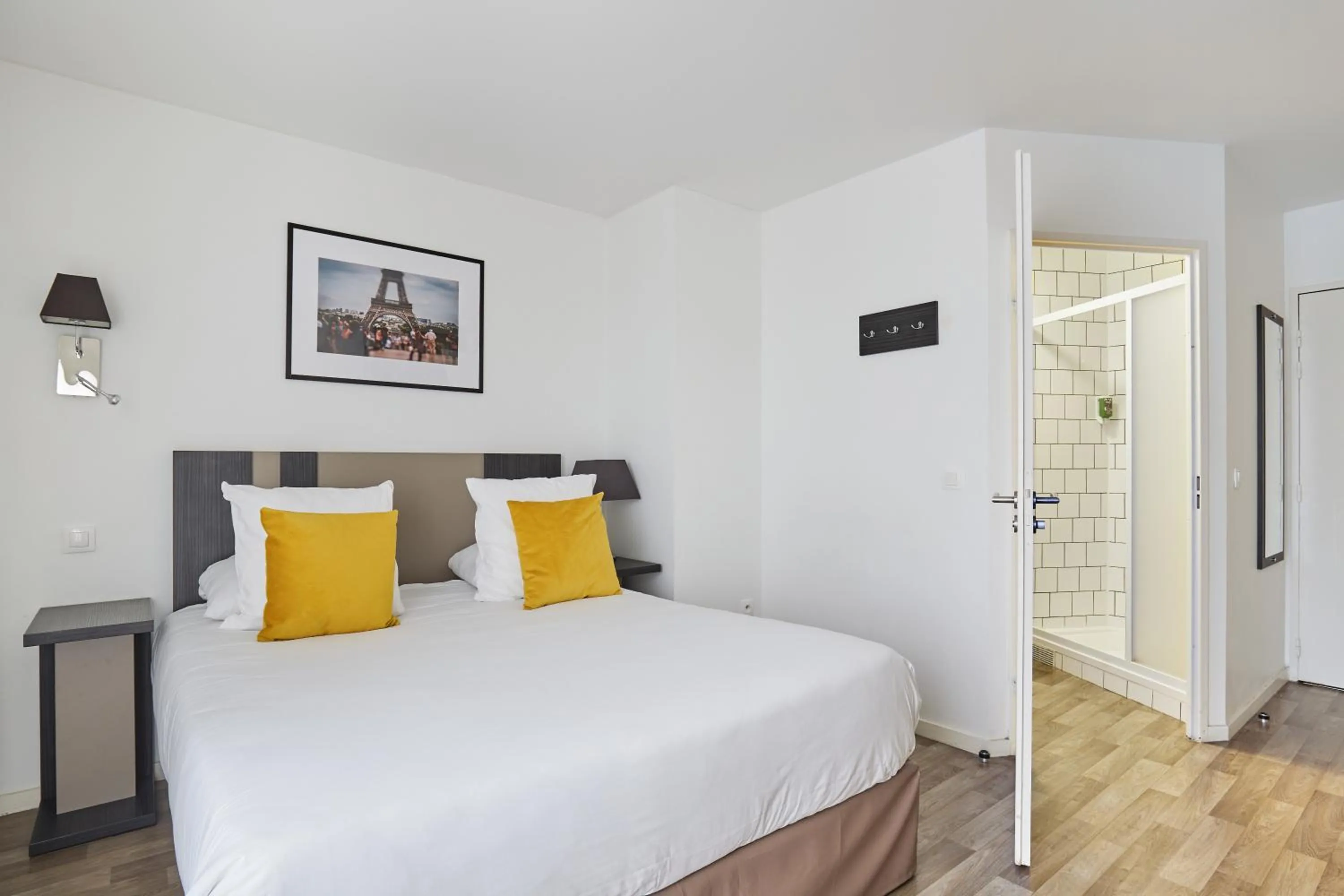 Bedroom, Bed in Appart Hotel Odalys City Paris Levallois