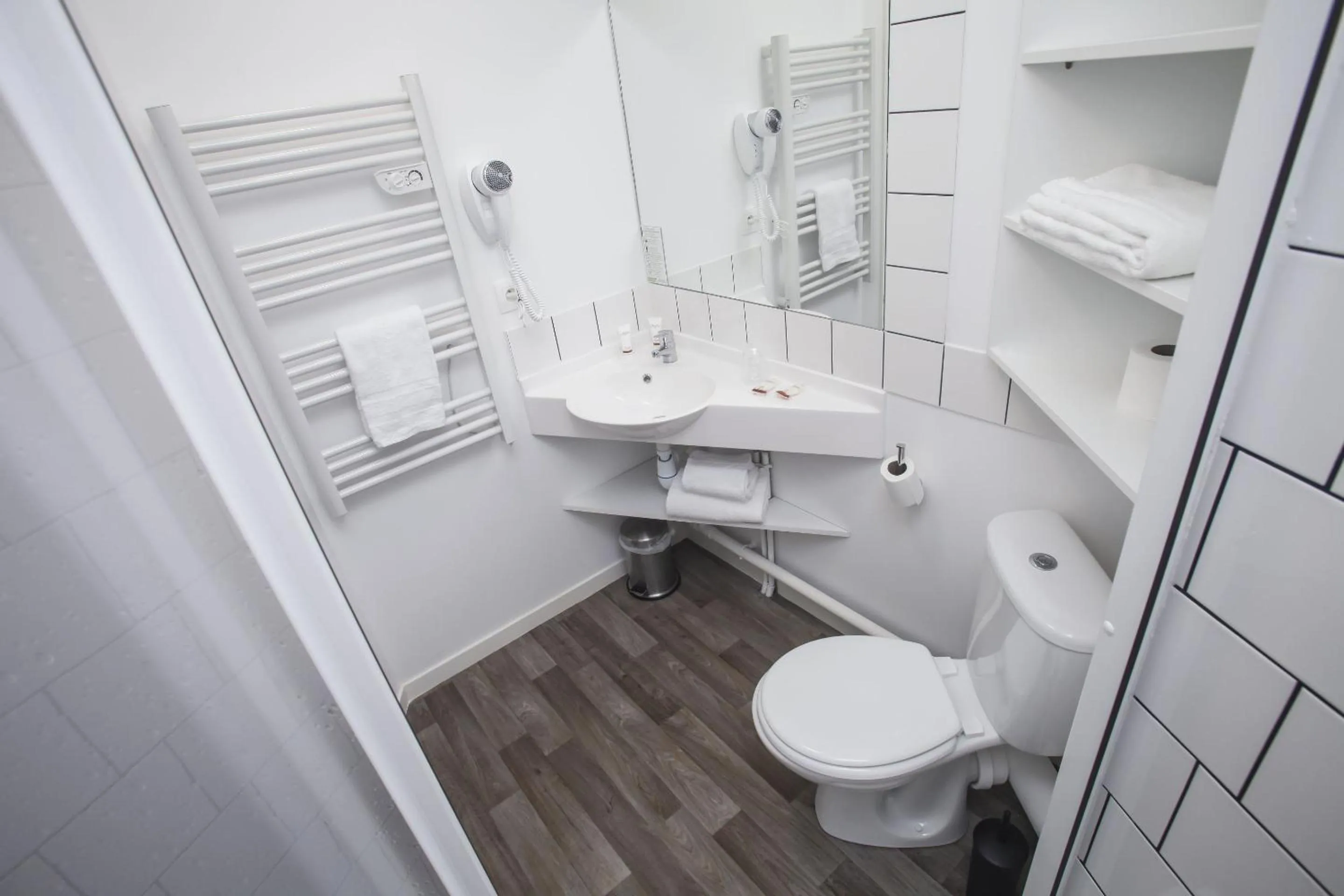 Bathroom in Appart Hotel Odalys City Paris Levallois