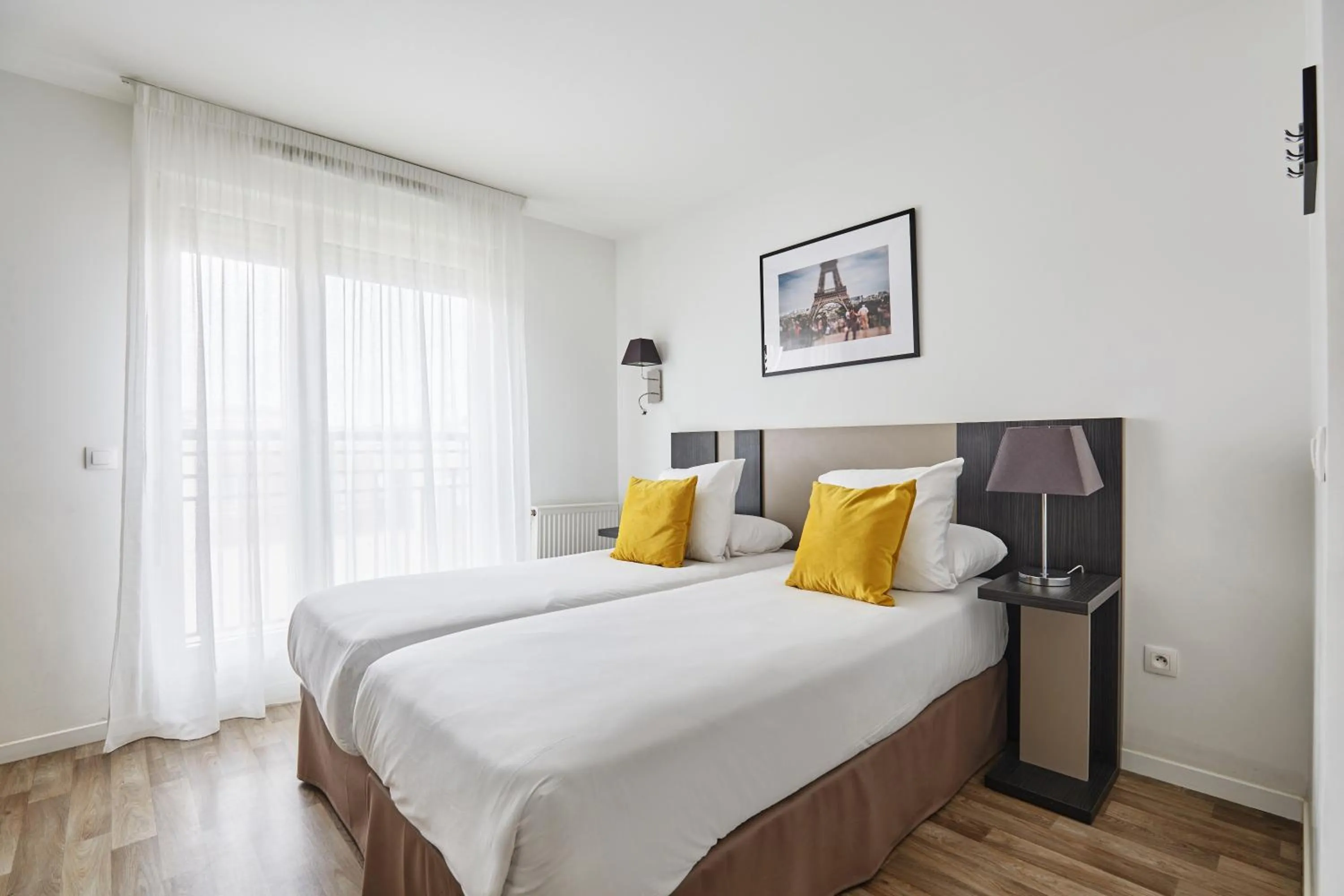 Bedroom, Bed in Appart Hotel Odalys City Paris Levallois