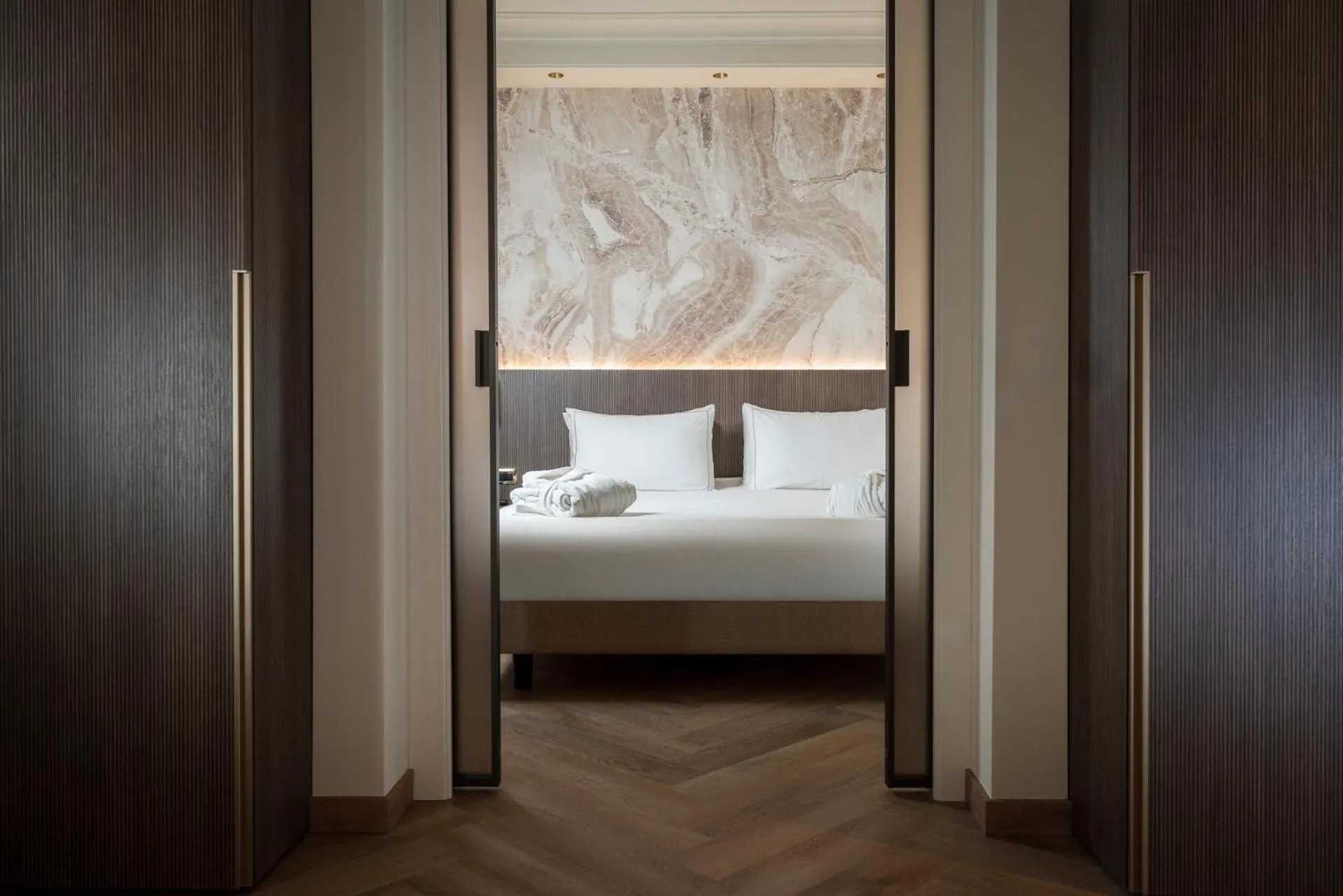 Bed in Just Hotel Saronno