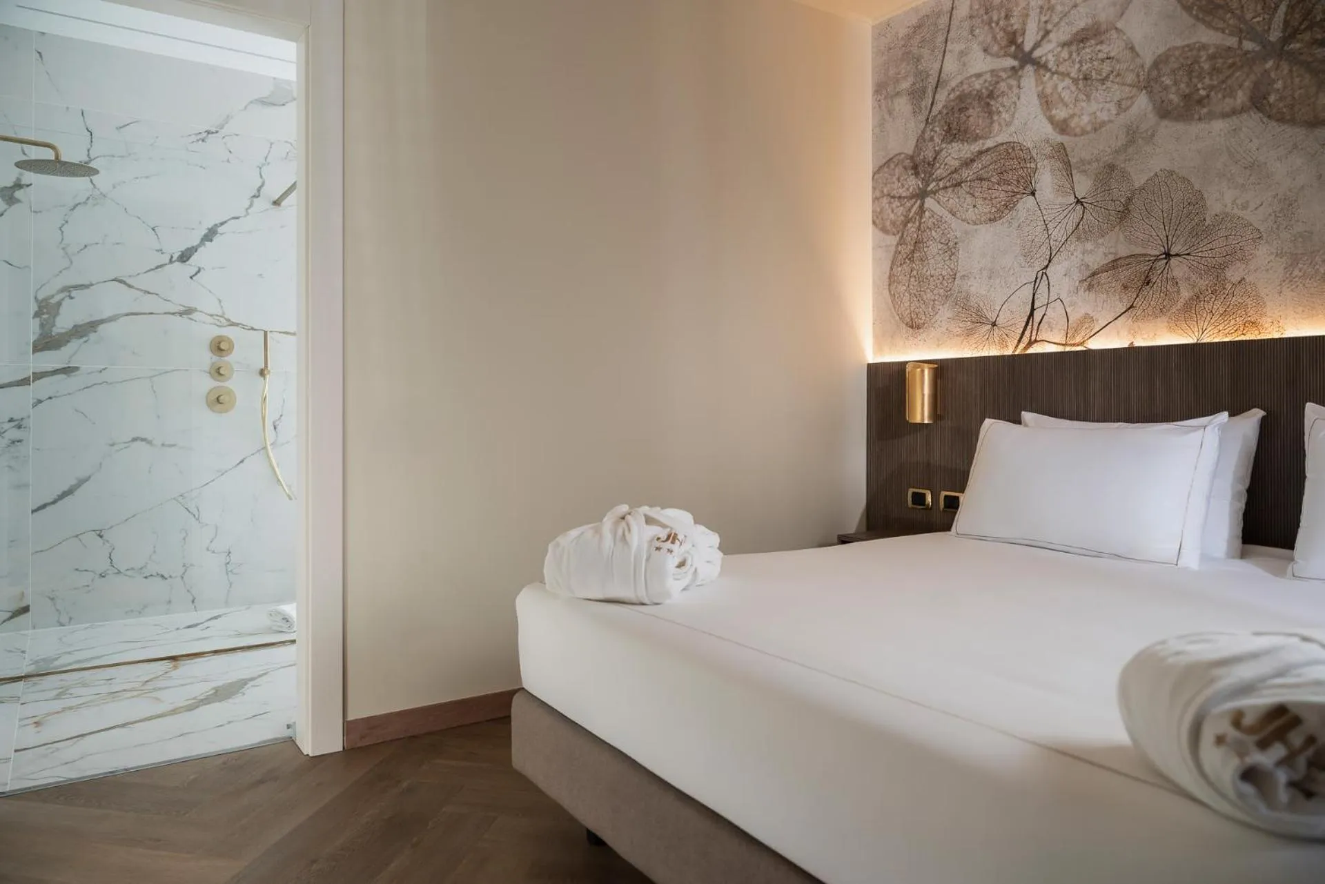 Bed in Just Hotel Saronno