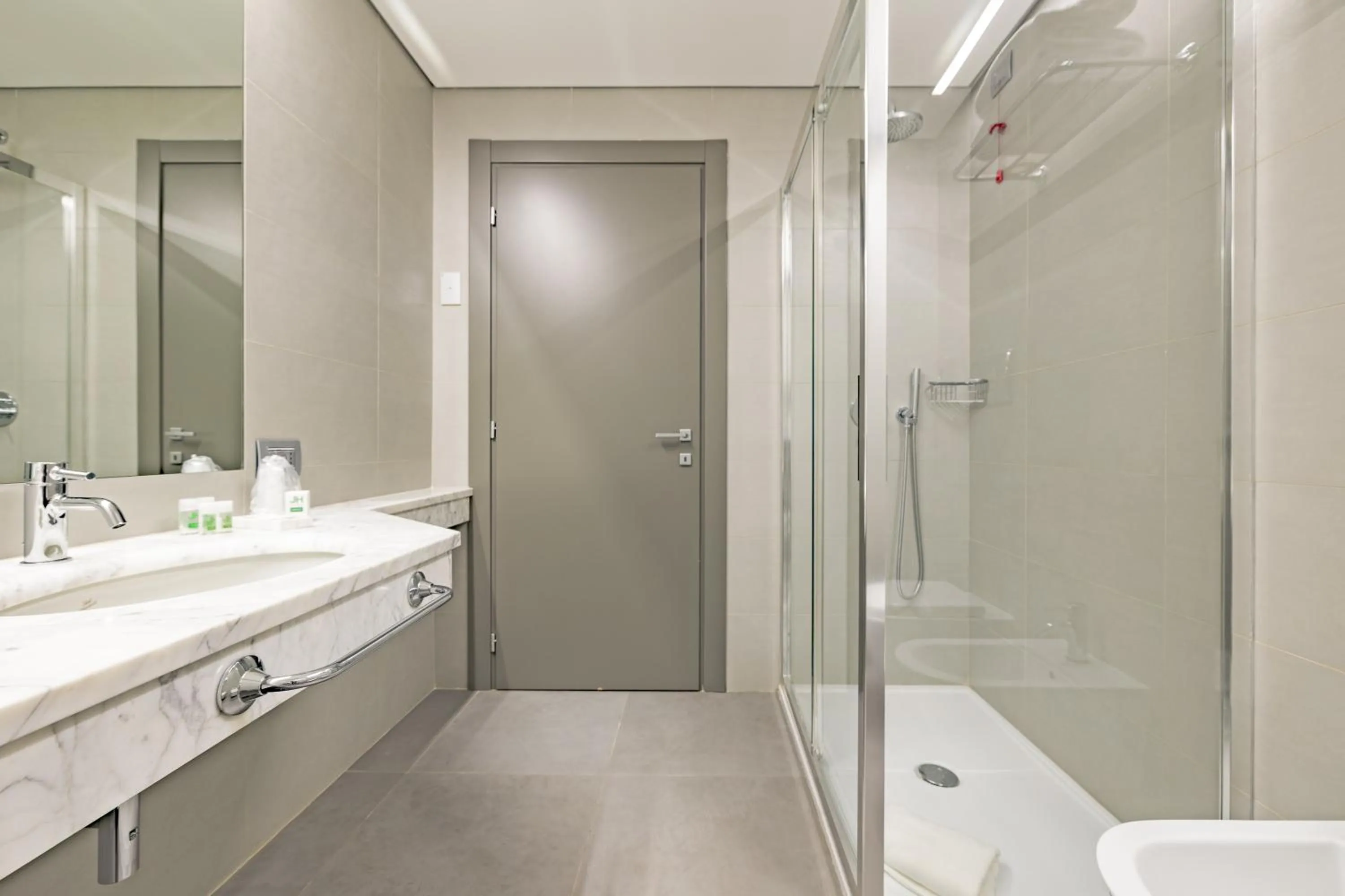 Shower in Just Hotel Saronno