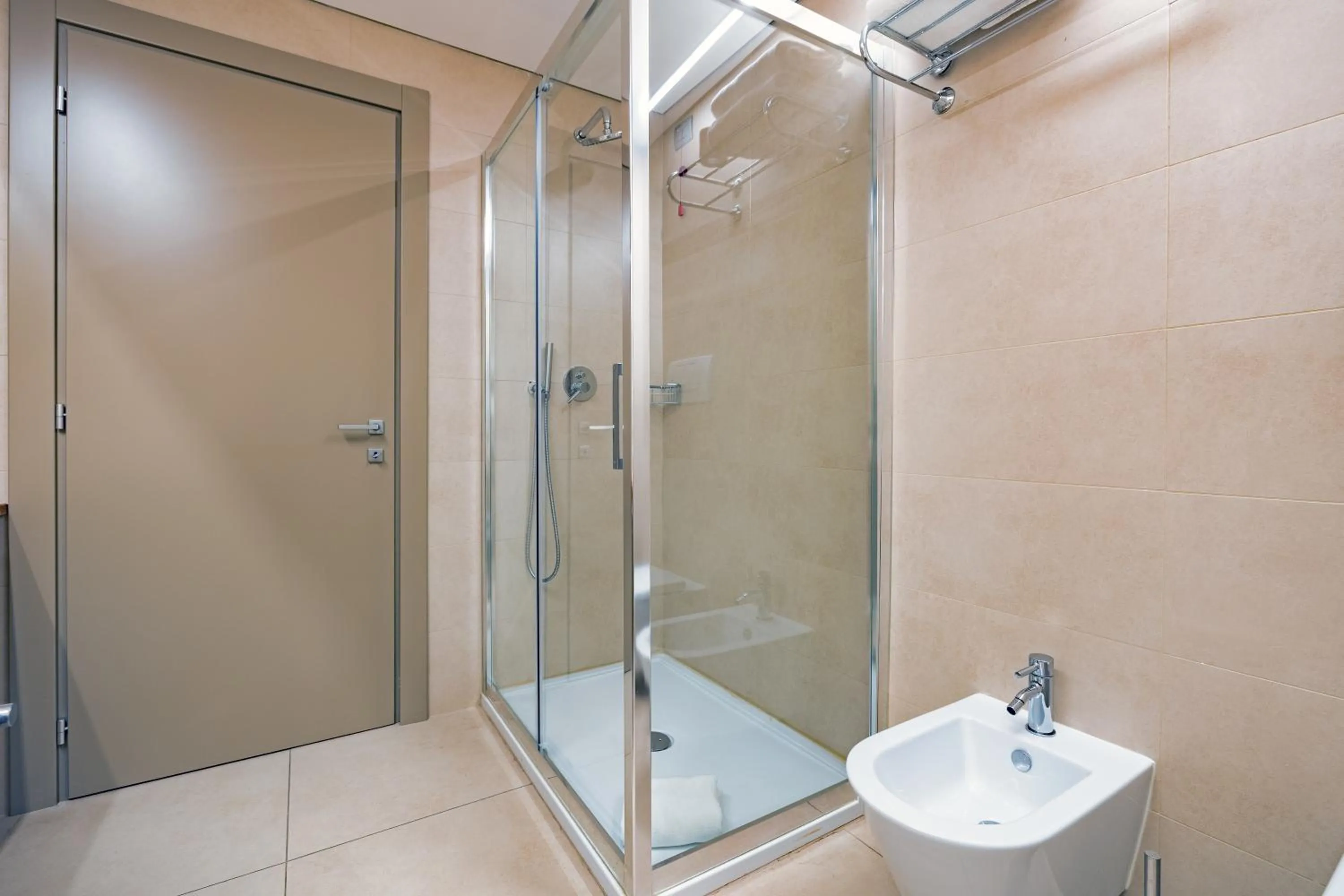 Shower in Just Hotel Saronno