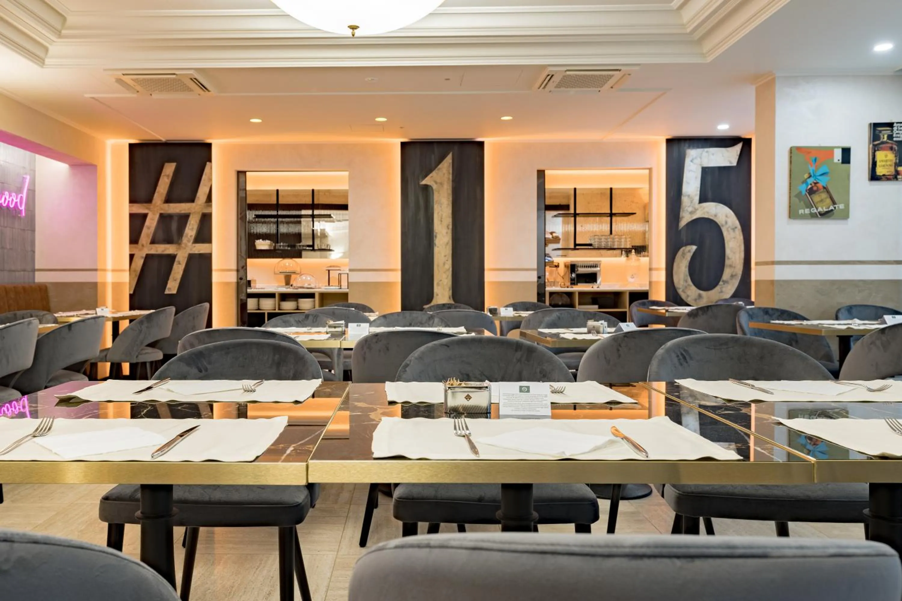 Restaurant/places to eat in Just Hotel Saronno