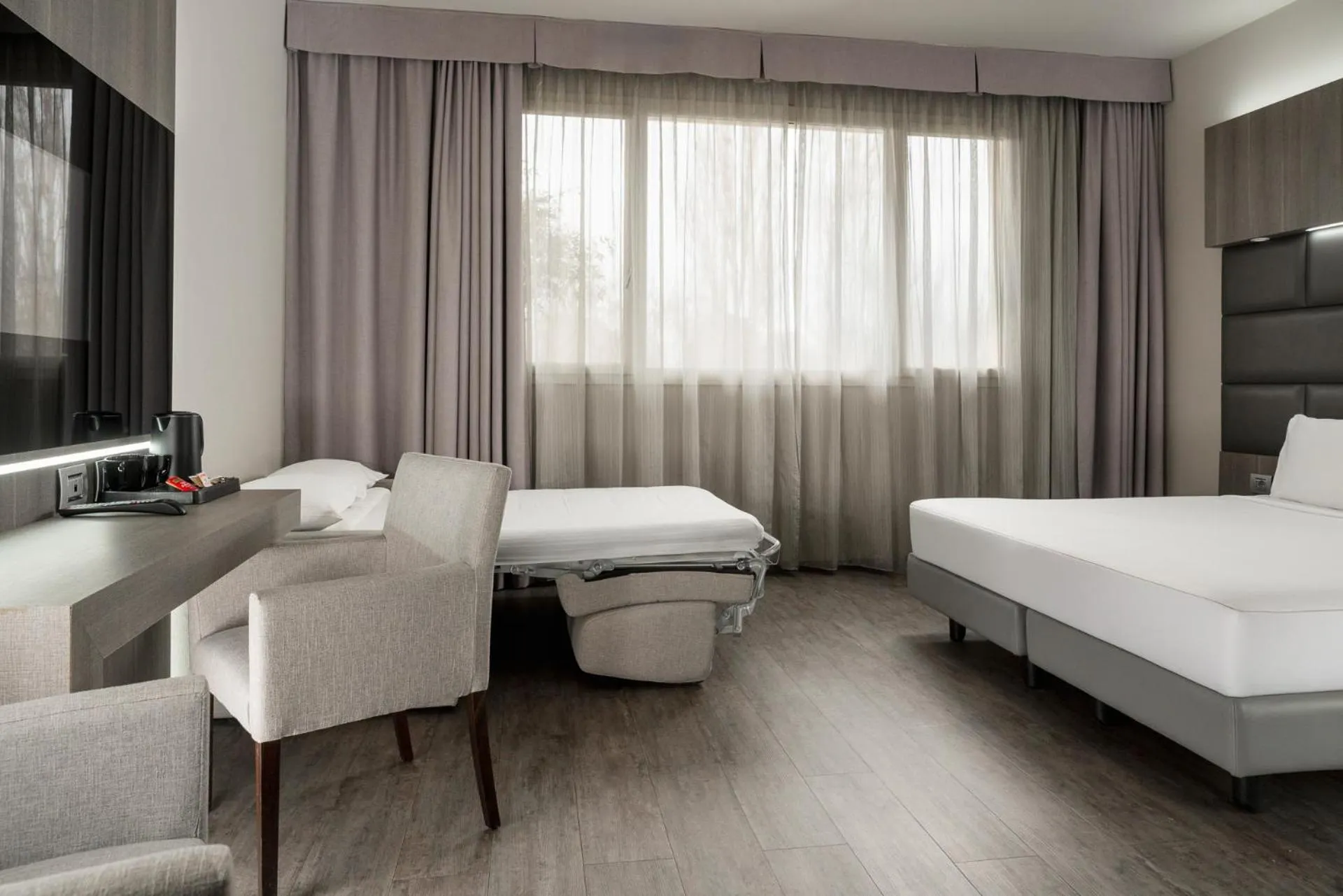 Bed in Just Hotel Saronno