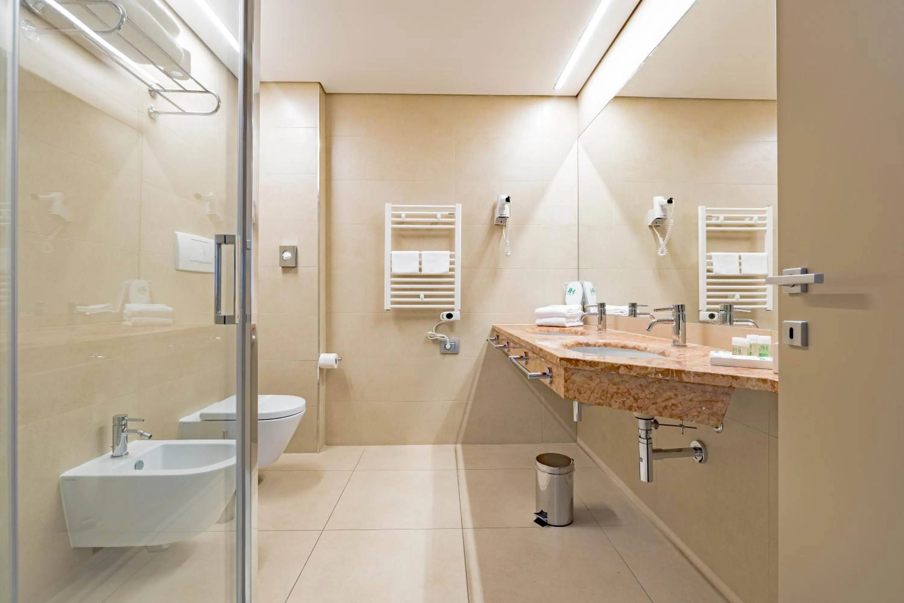 Bathroom in Just Hotel Saronno