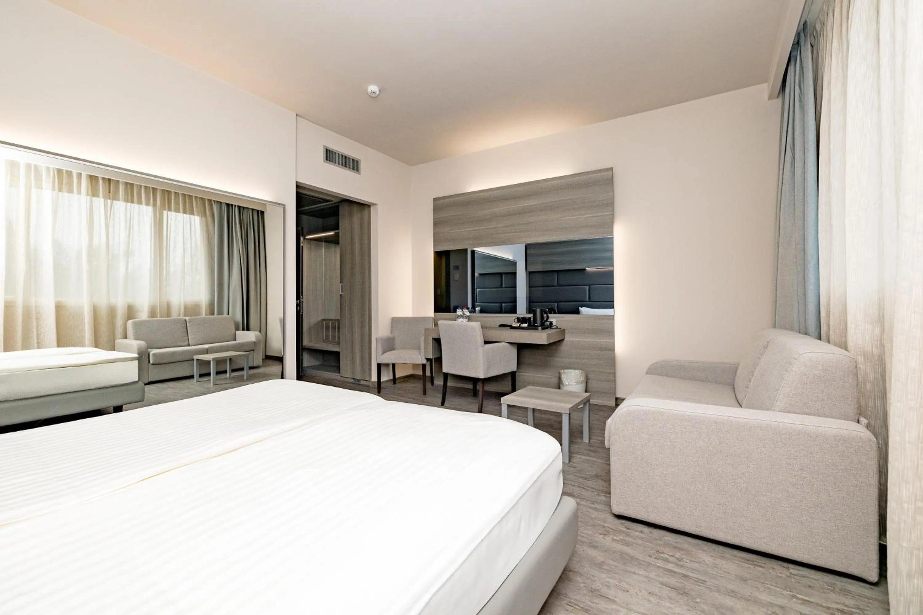 TV and multimedia, Bed in Just Hotel Saronno