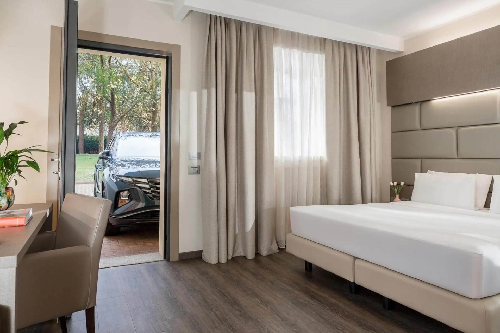 Bed in Just Hotel Saronno