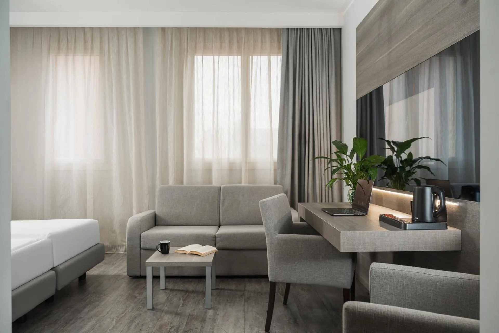 Coffee/tea facilities, Bed in Just Hotel Saronno