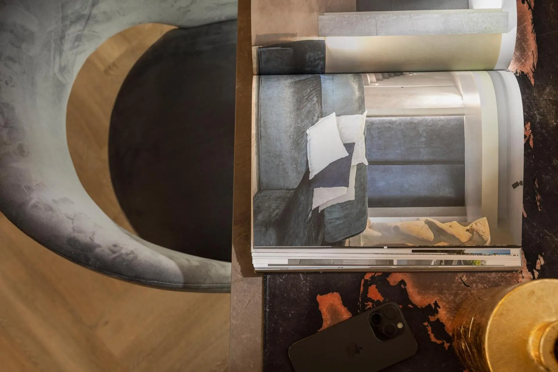 Seating area in Just Hotel Saronno