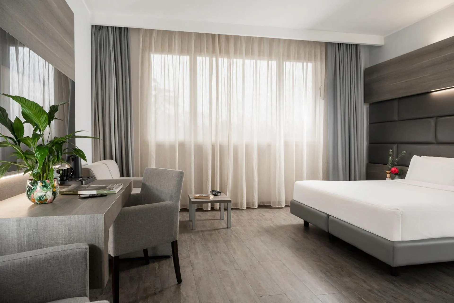 Bed in Just Hotel Saronno