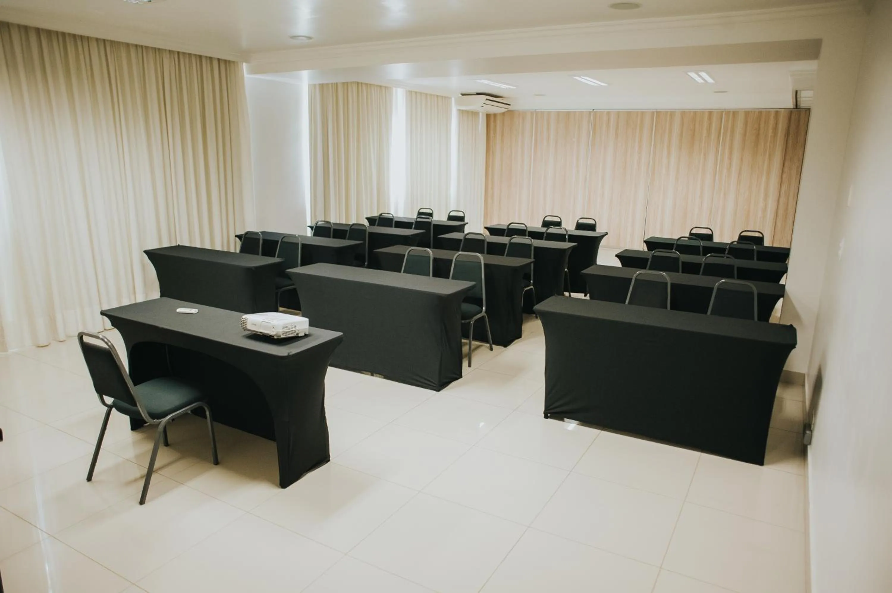 Meeting/conference room in Aruá Hotel, Restaurante e Convenções