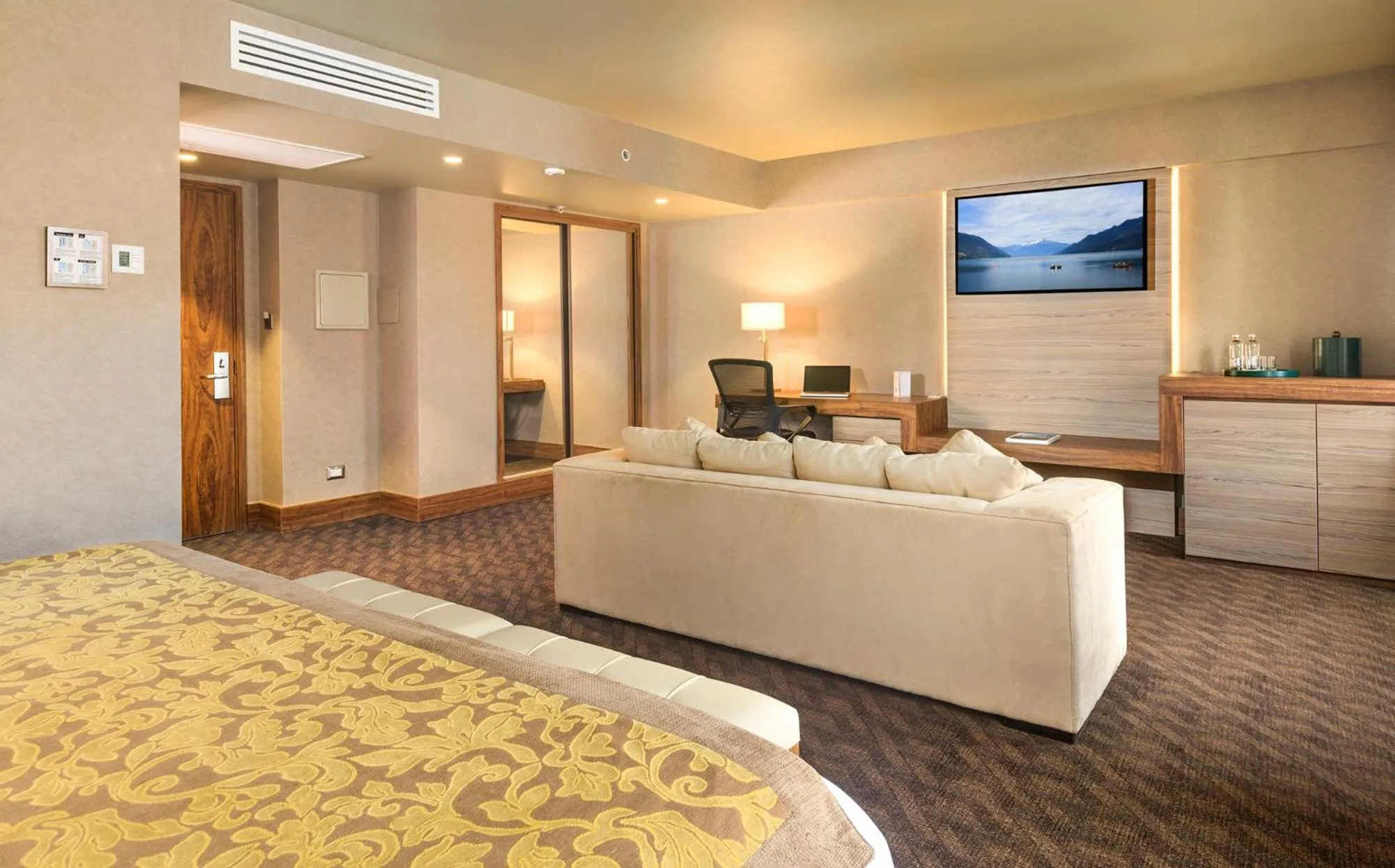 Photo of the whole room, Bed in Hotel Regal Pacific Santiago