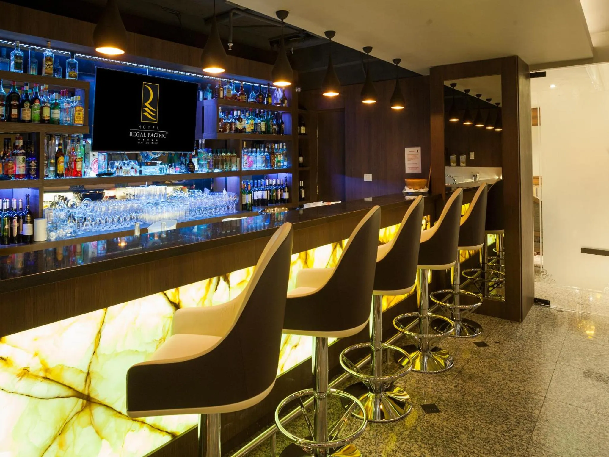 Lounge or bar in Hotel Regal Pacific Santiago