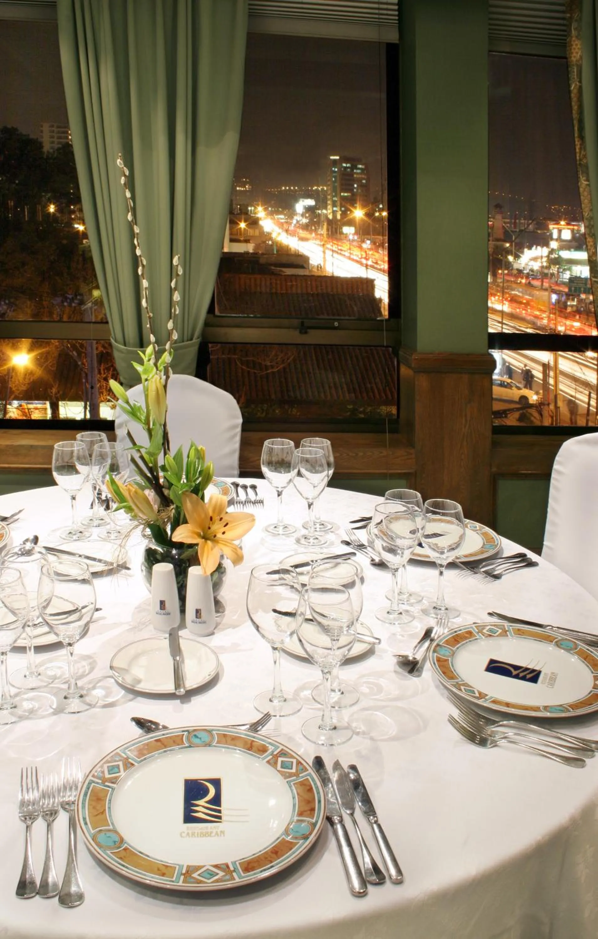 Lounge or bar in Hotel Regal Pacific Santiago