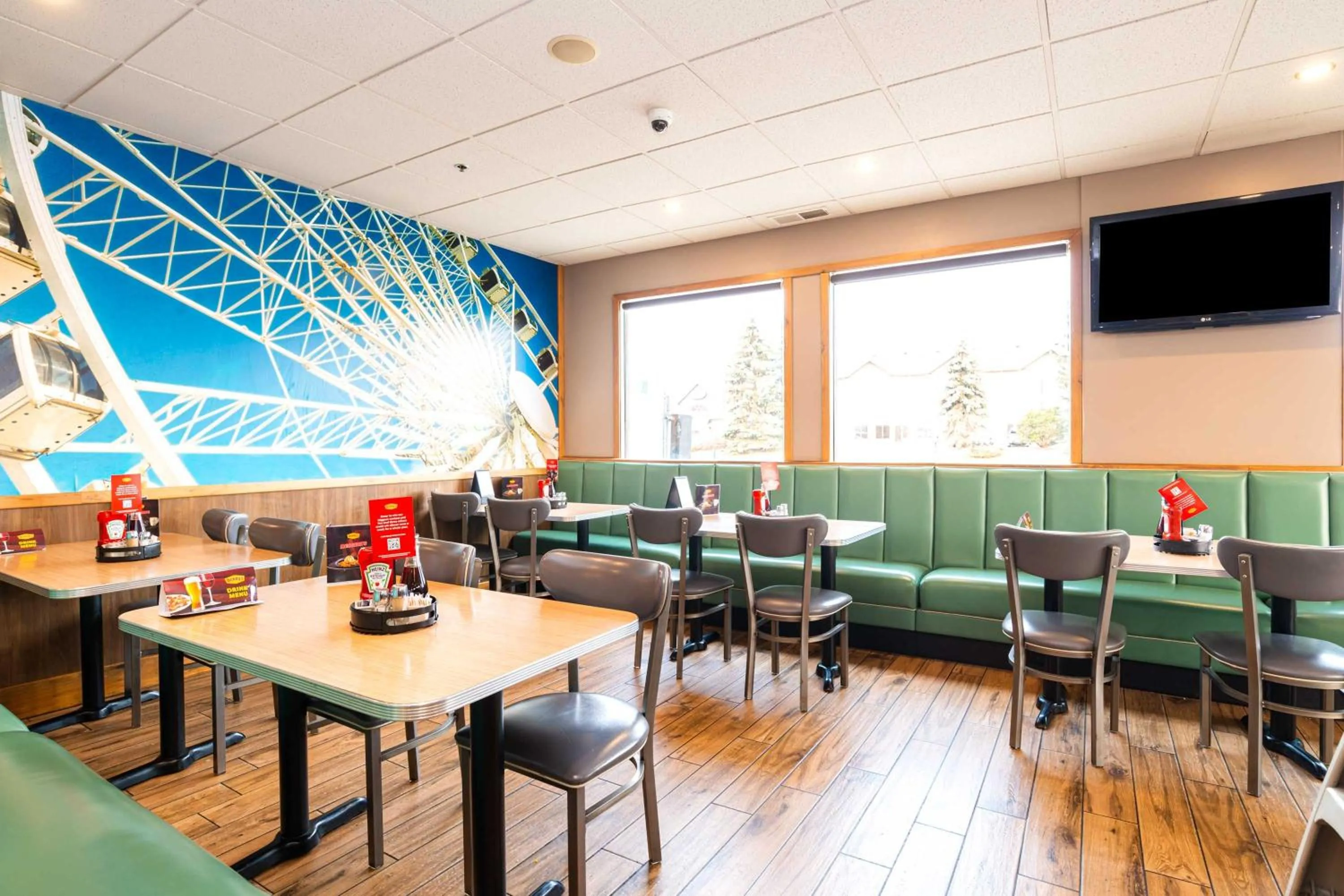 Restaurant/places to eat in Sandman Hotel Edmonton West