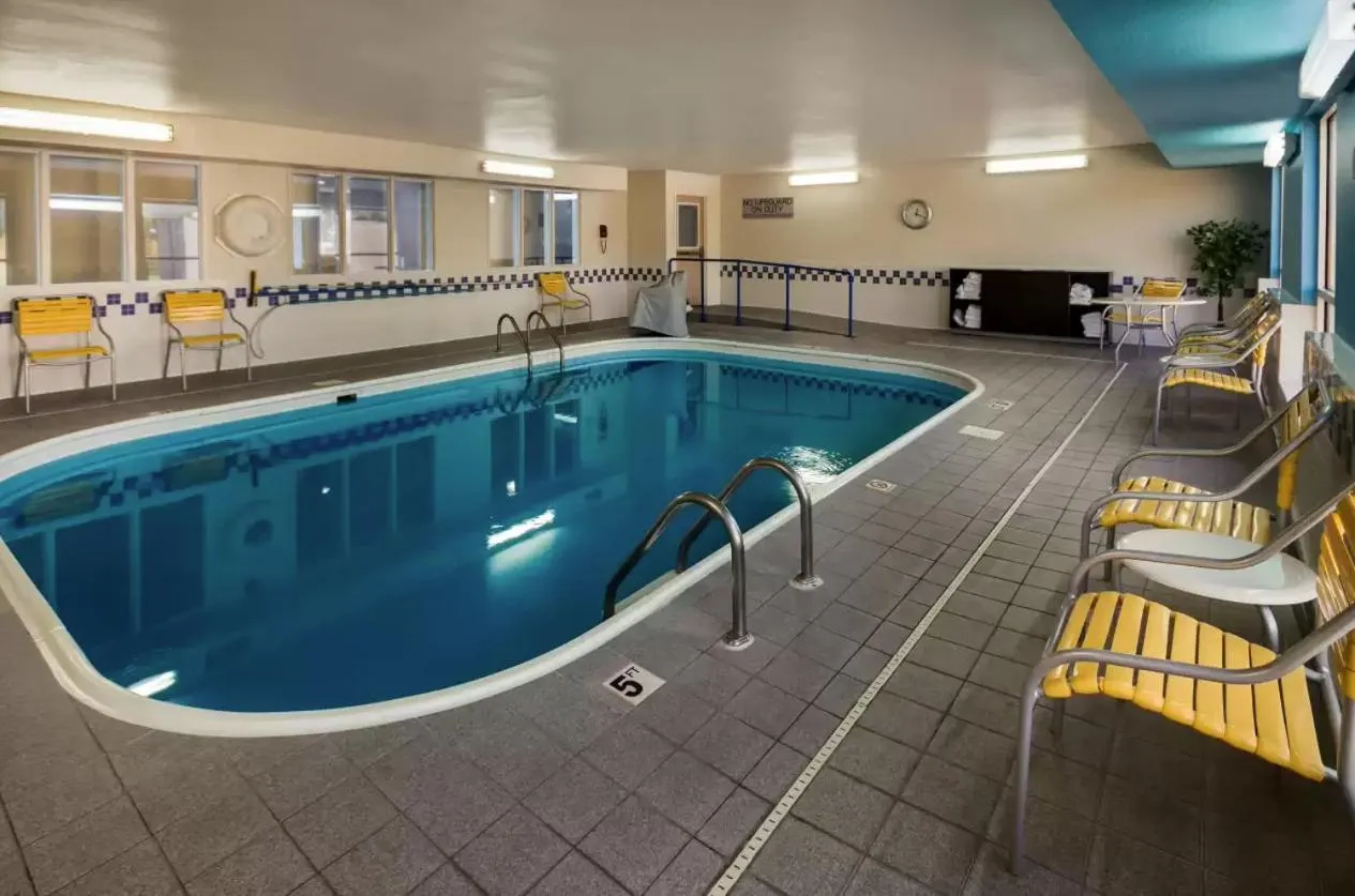 Swimming pool in Quality Inn & Suites Bozeman