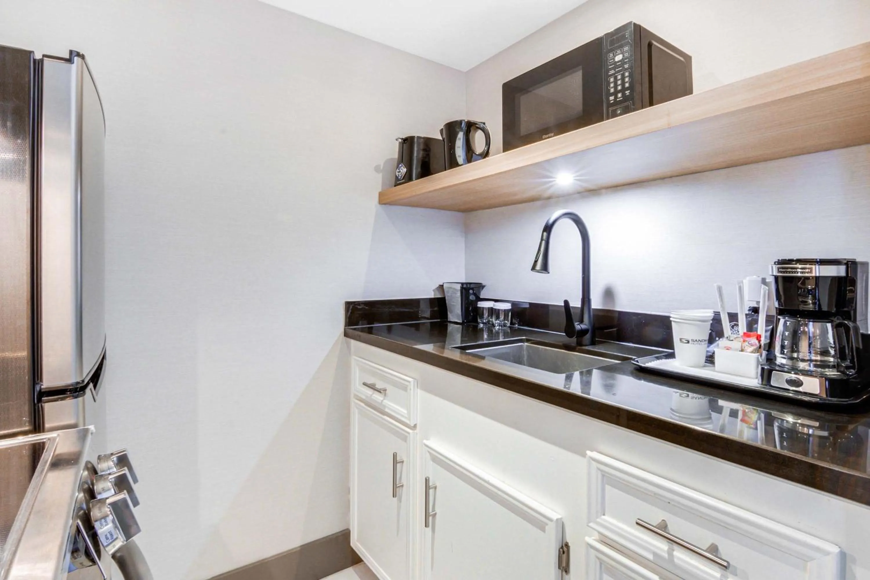 Kitchen or kitchenette in Sandman Hotel & Suites Kelowna