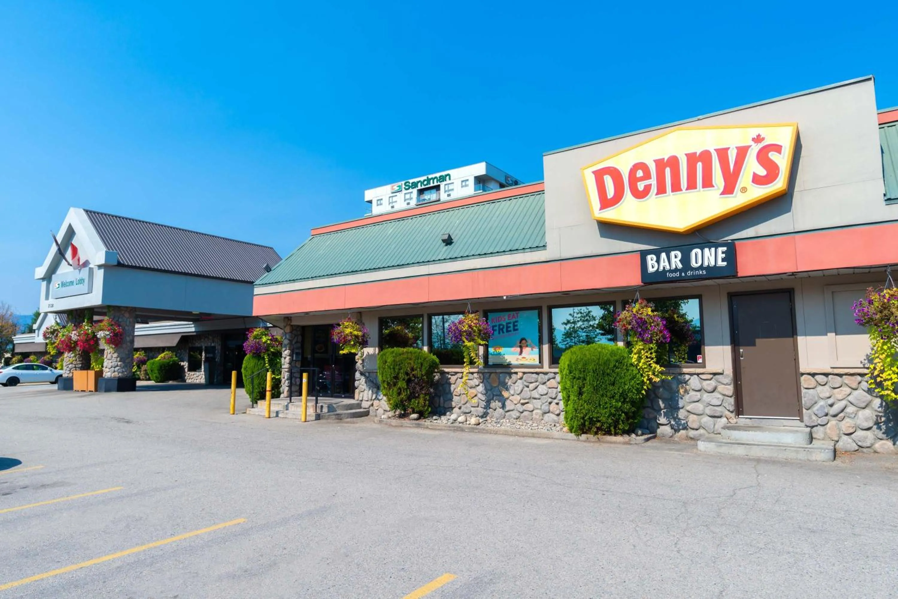 Property building in Sandman Hotel & Suites Kelowna