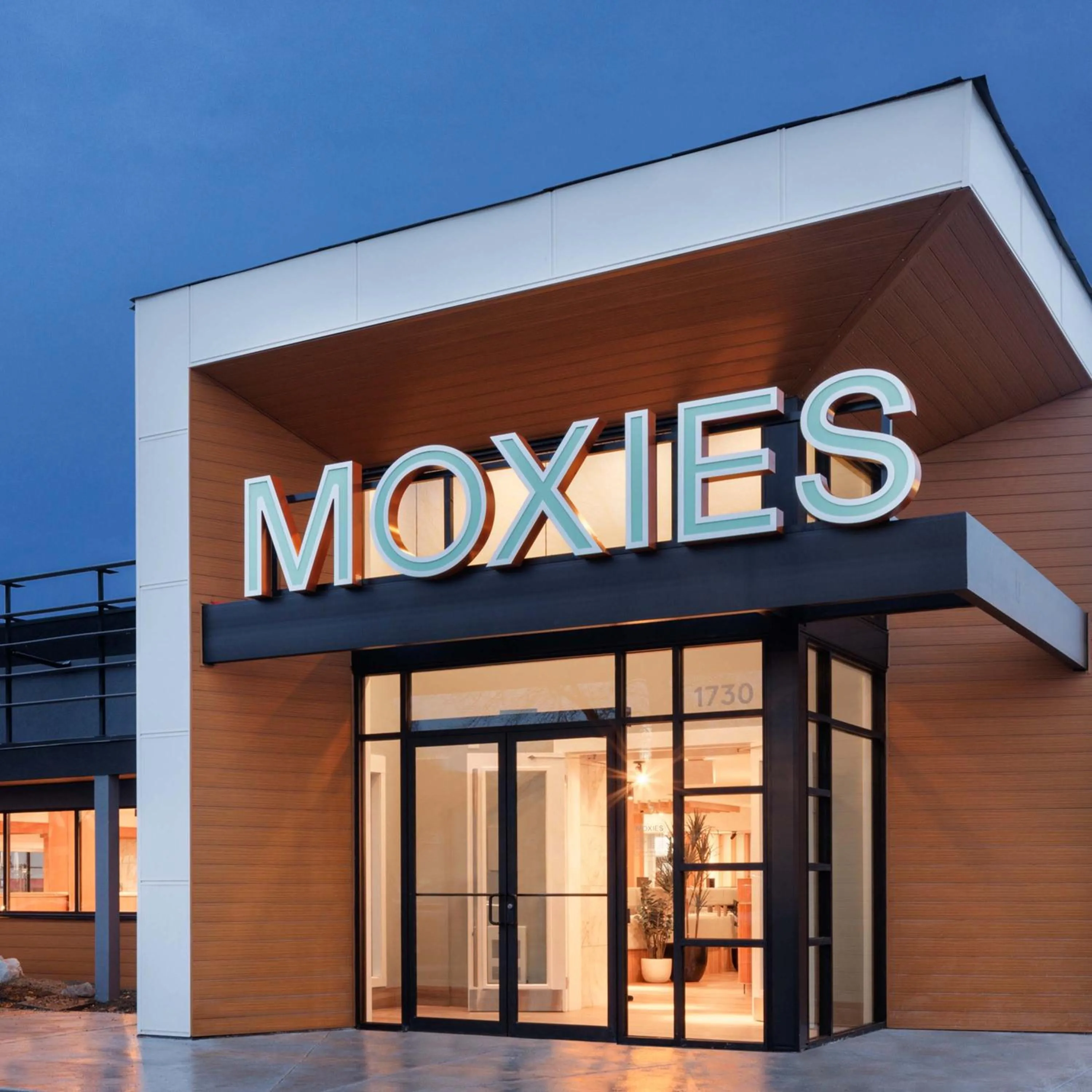 Restaurant/places to eat in Sandman Hotel & Suites Kelowna