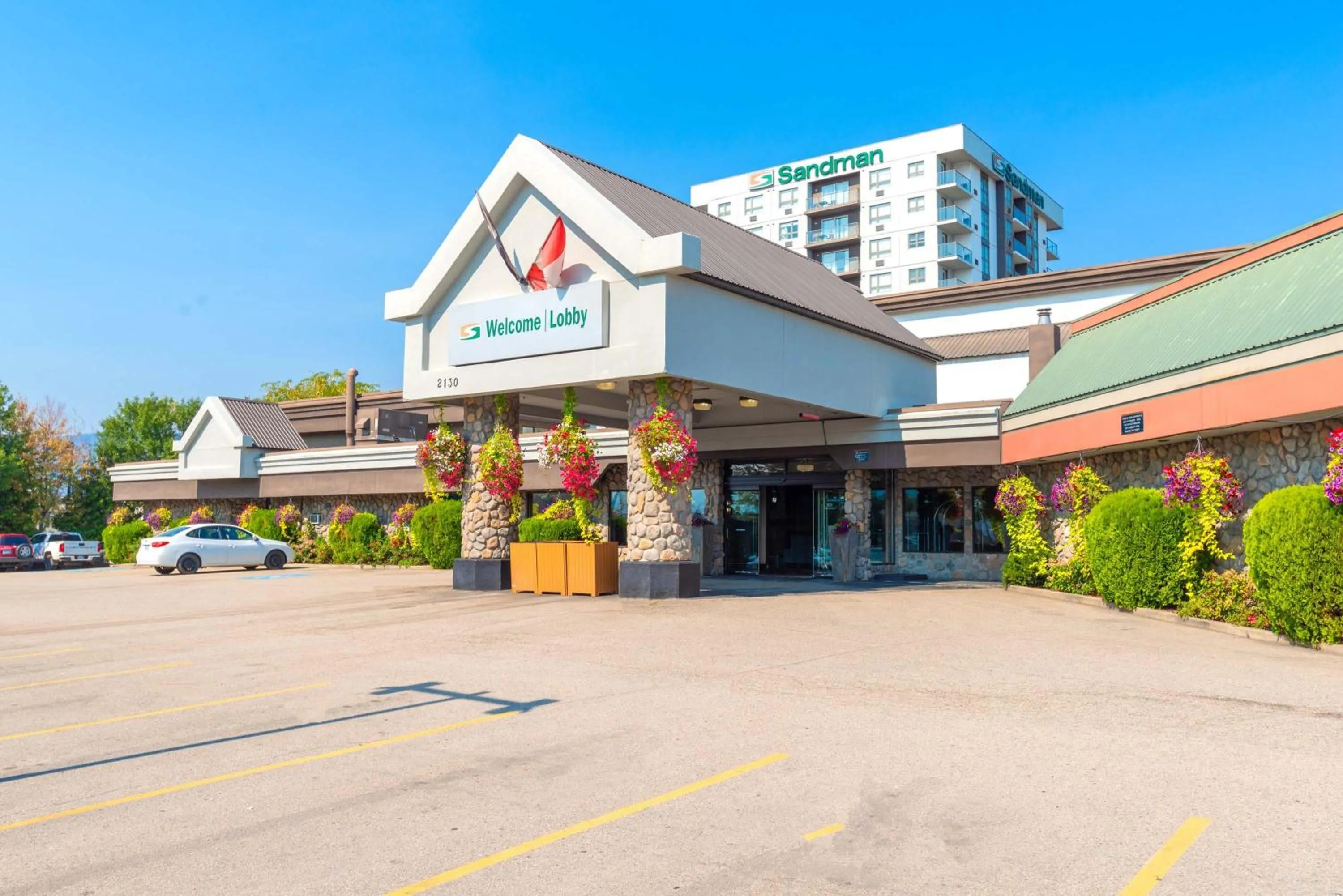 Property building in Sandman Hotel & Suites Kelowna