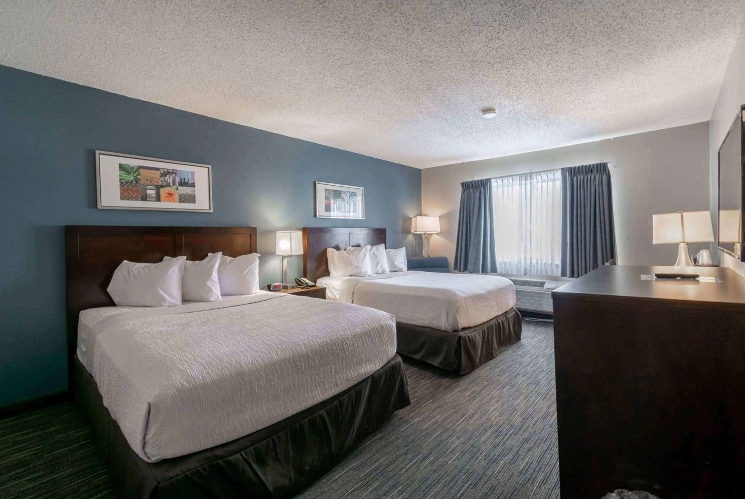 Photo of the whole room, Bed in Wingate by Wyndham Great Falls