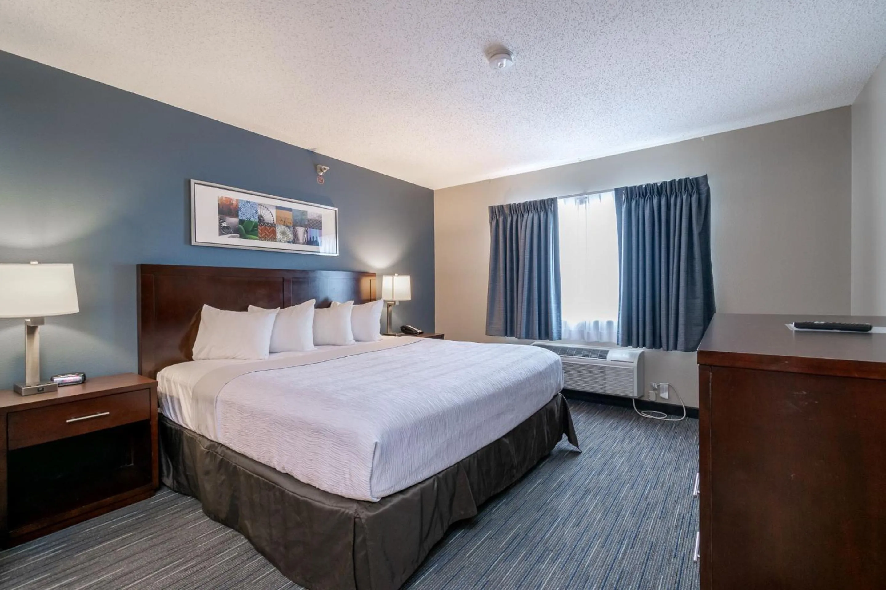 Bed in Wingate by Wyndham Great Falls