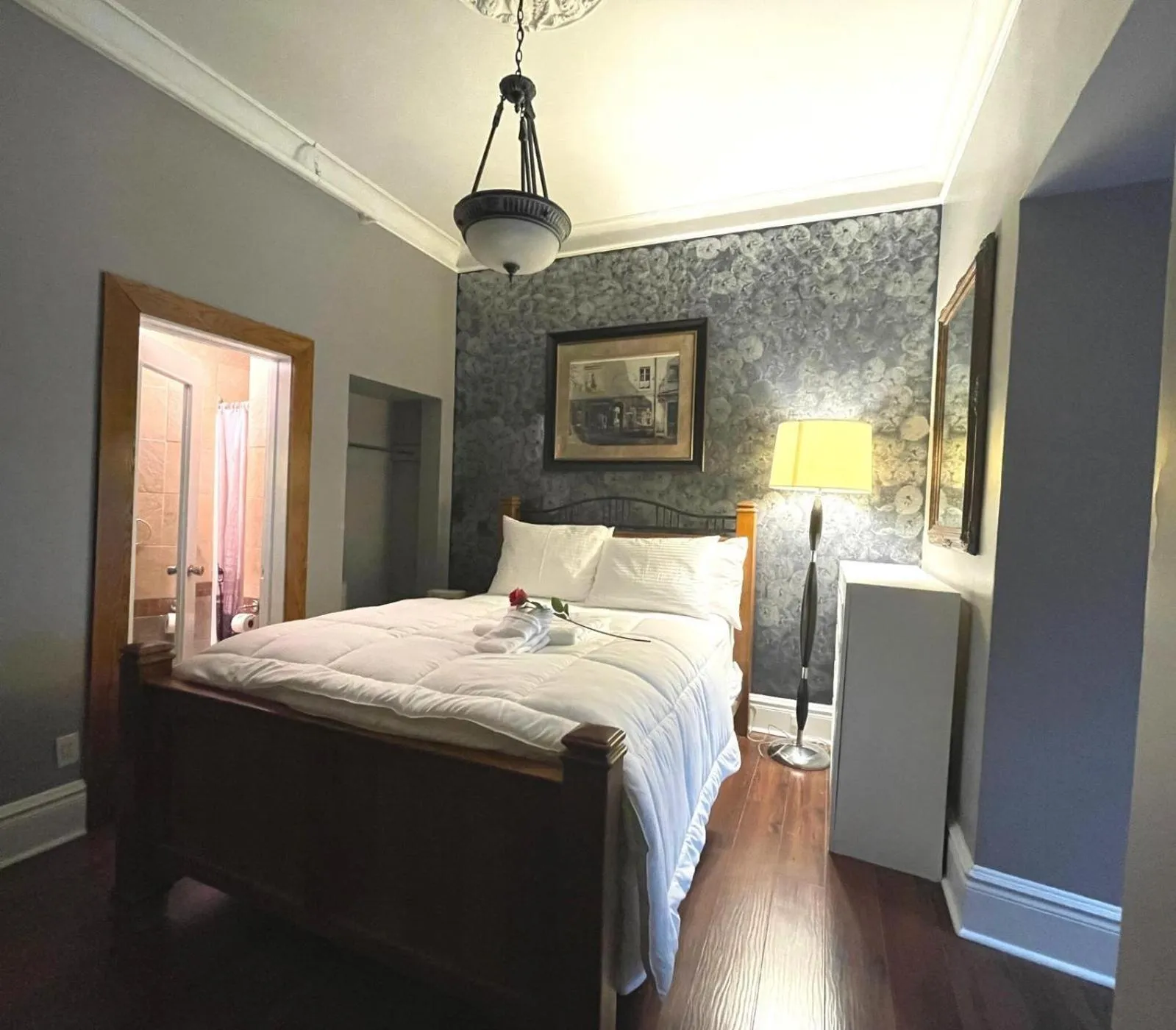 Bed in Hotel de Paris Montreal