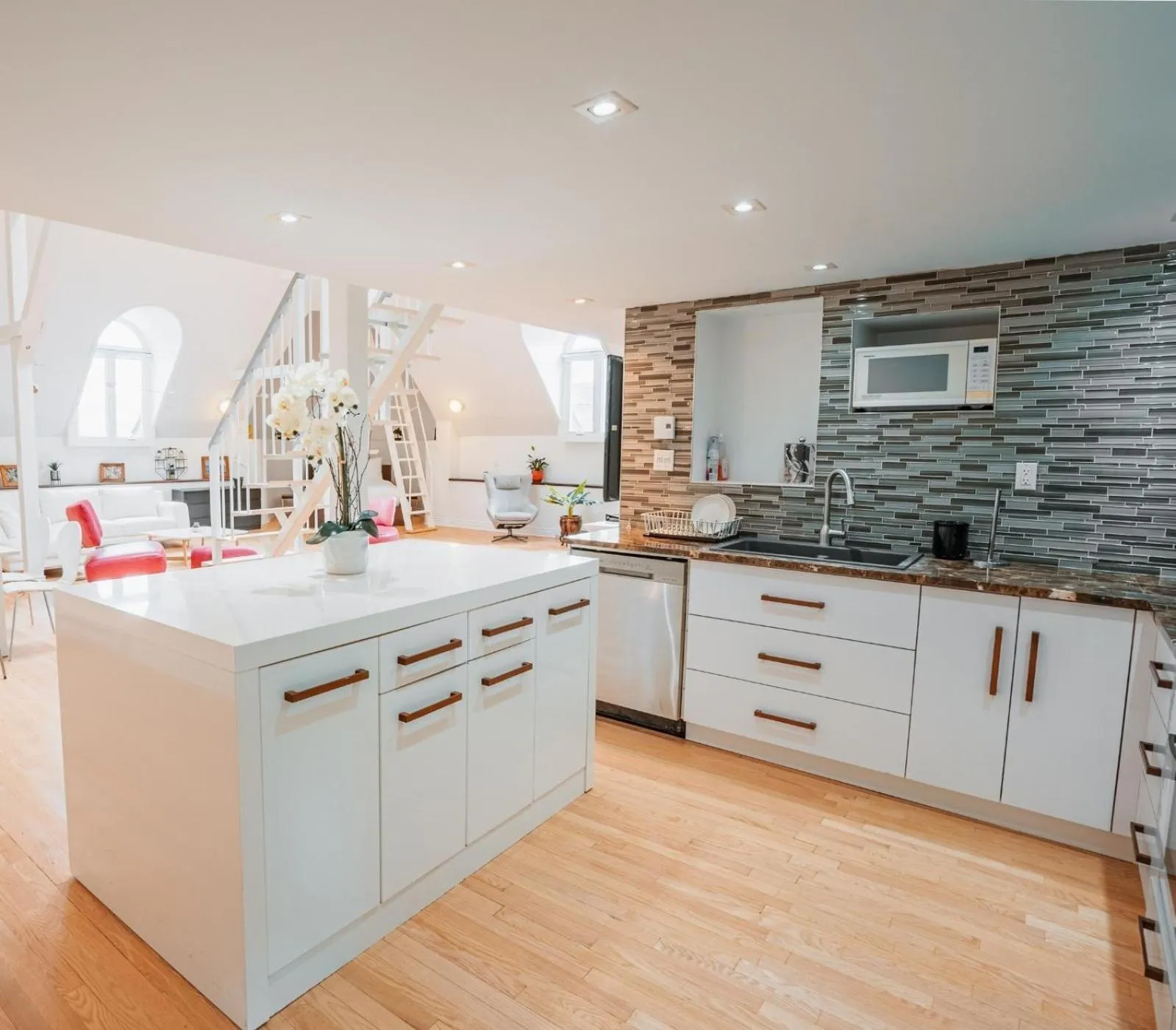 Kitchen or kitchenette in Hotel de Paris Montreal