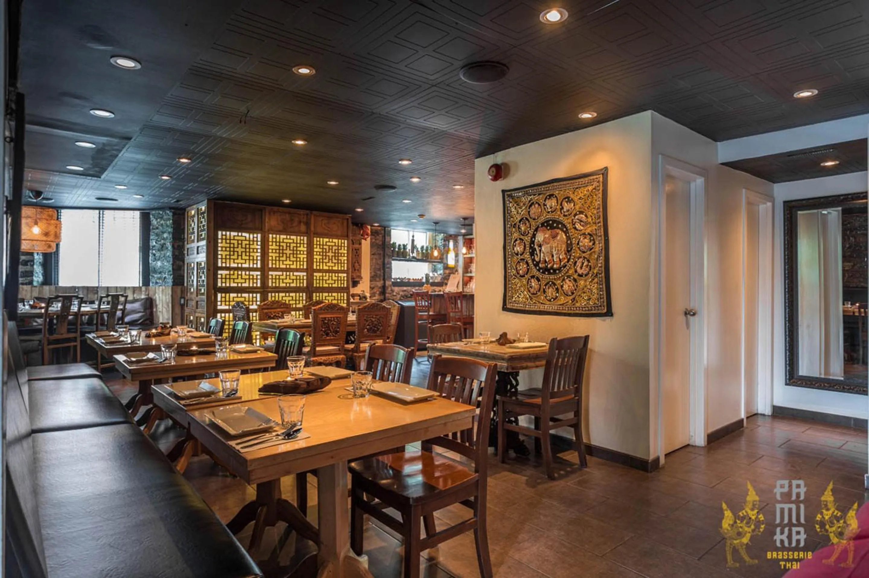 Restaurant/places to eat in Hotel de Paris Montreal