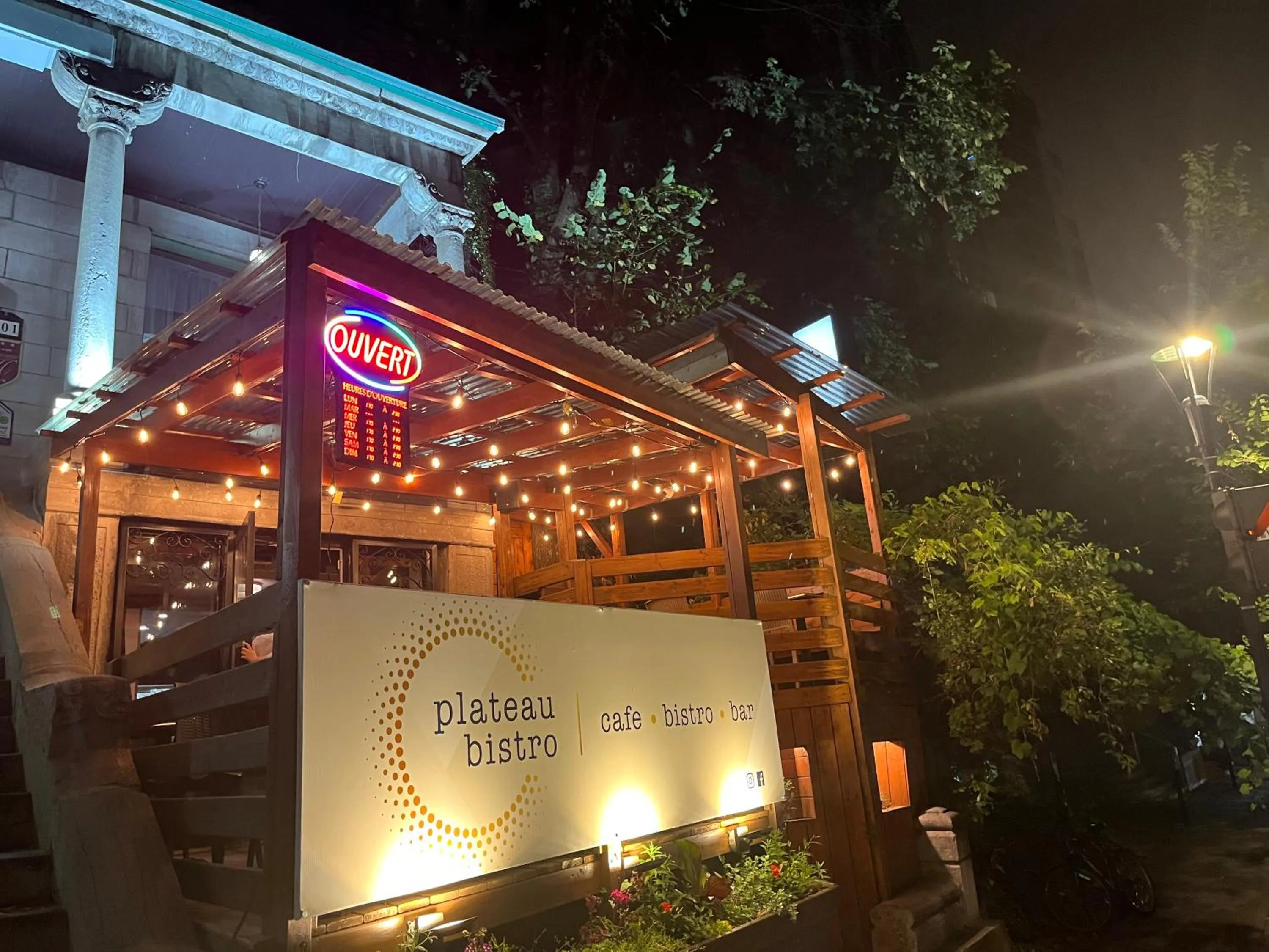 Balcony/Terrace in Hotel de Paris Montreal