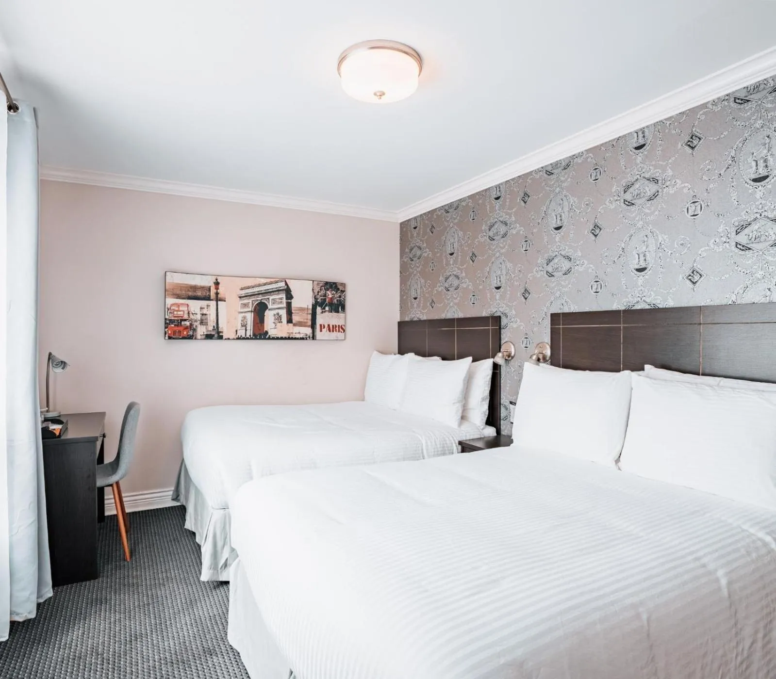 Bedroom in Hotel de Paris Montreal