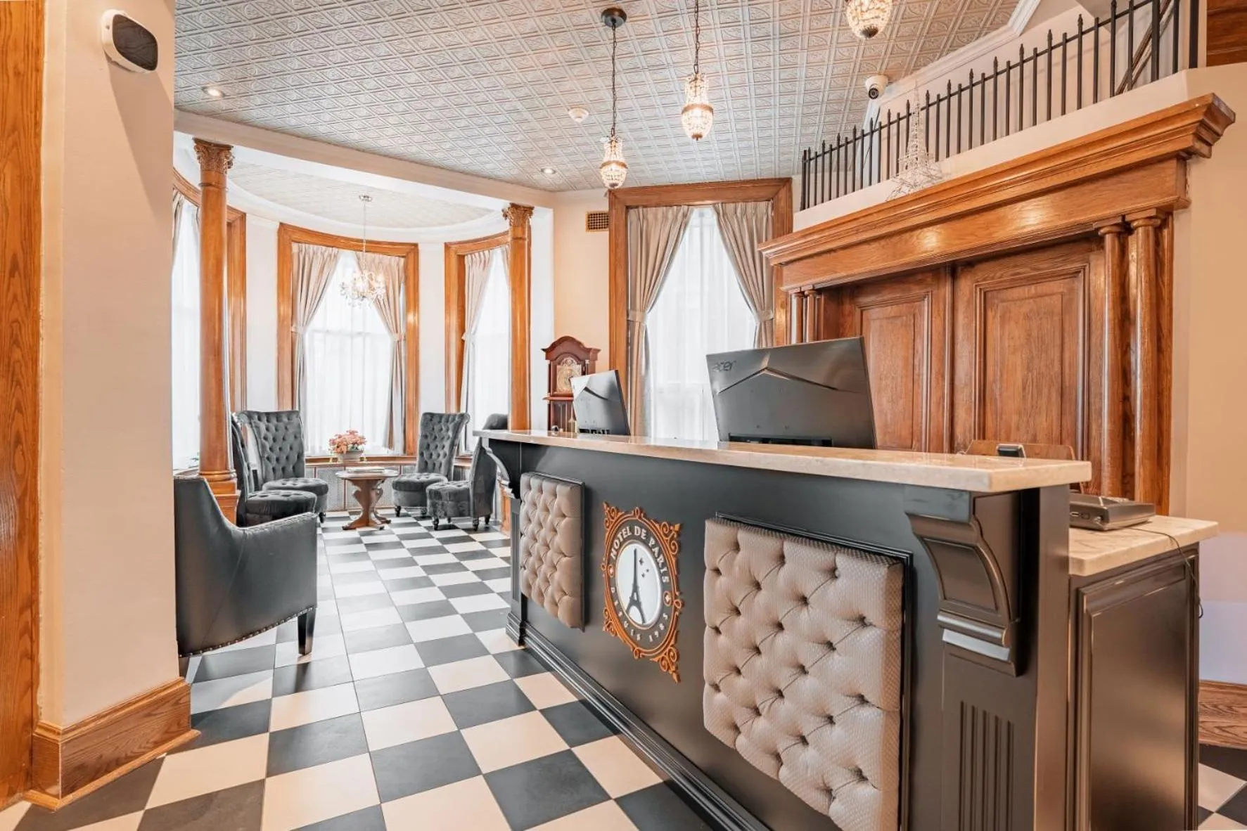 Lobby or reception in Hotel de Paris Montreal