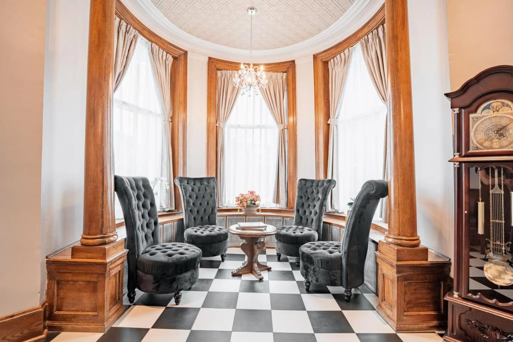 Seating area in Hotel de Paris Montreal