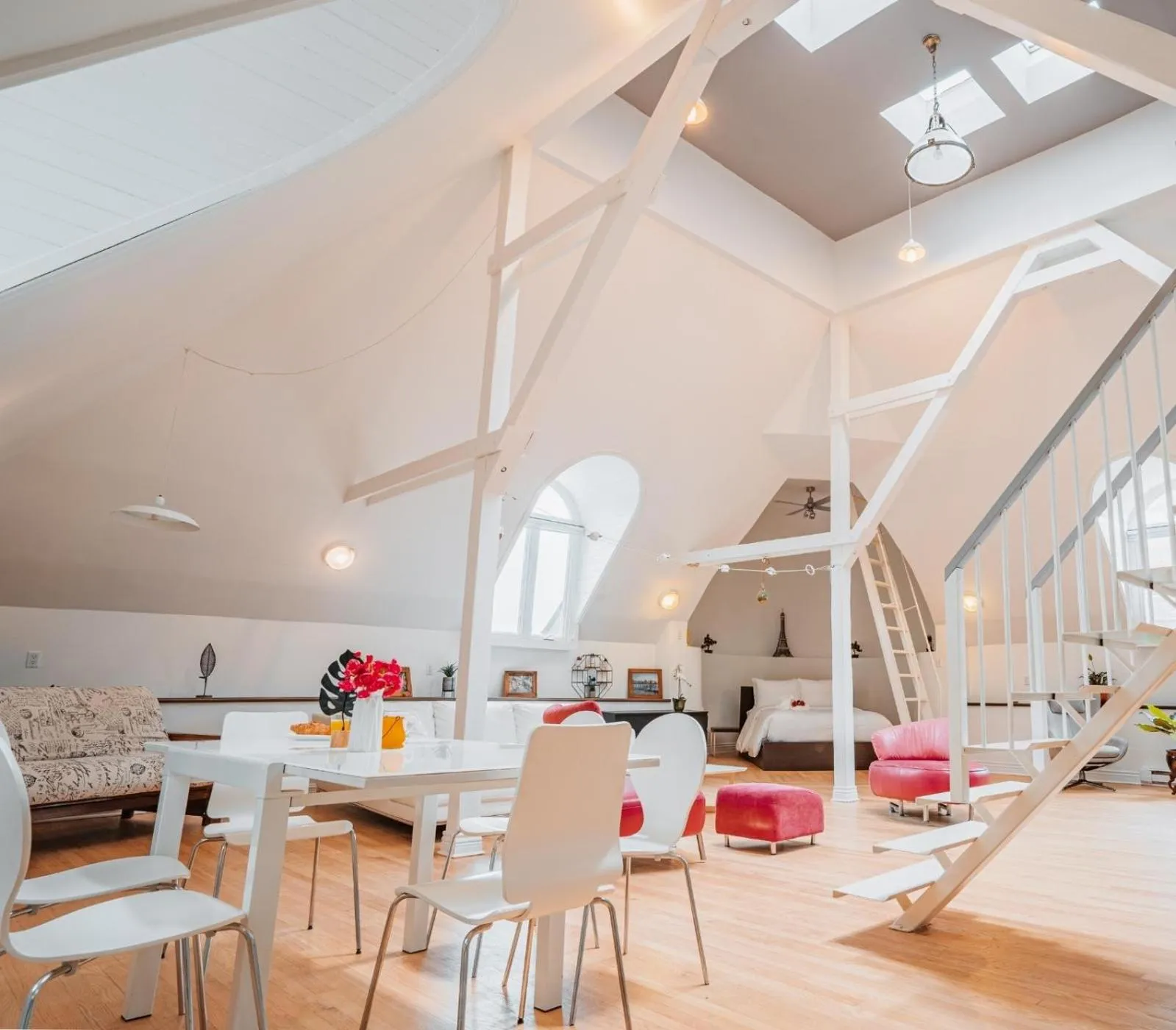 Dining area in Hotel de Paris Montreal