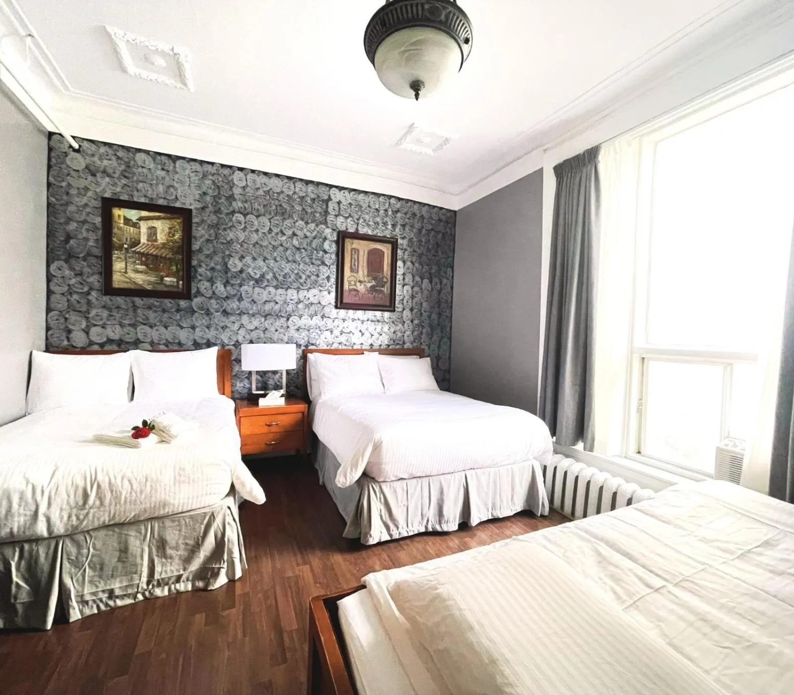 Bed in Hotel de Paris Montreal