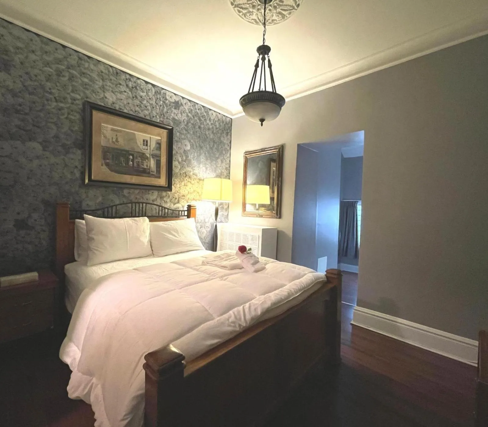 Photo of the whole room in Hotel de Paris Montreal