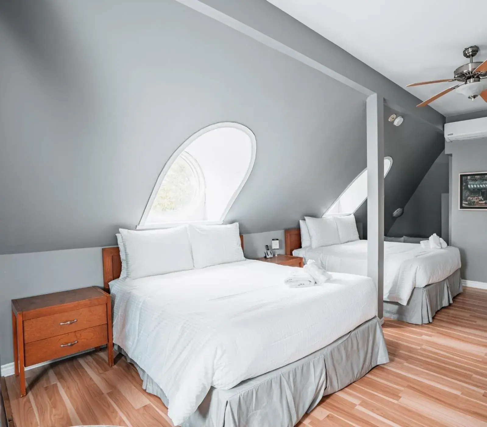 Family Loft in Hotel de Paris Montreal Family Loft in Hotel de Paris Montreal