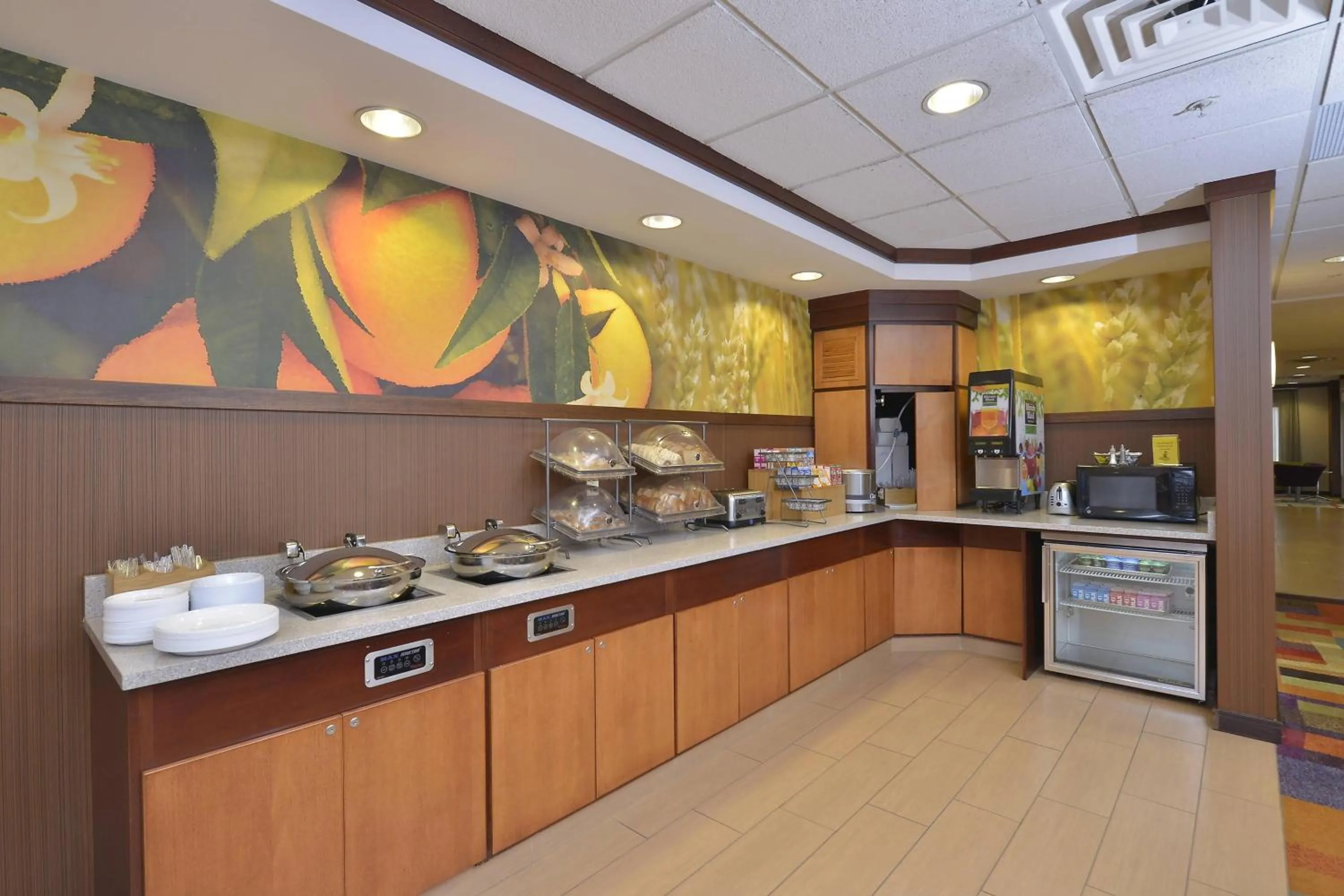 Breakfast in Fairfield Inn and Suites by Marriott Williamsport