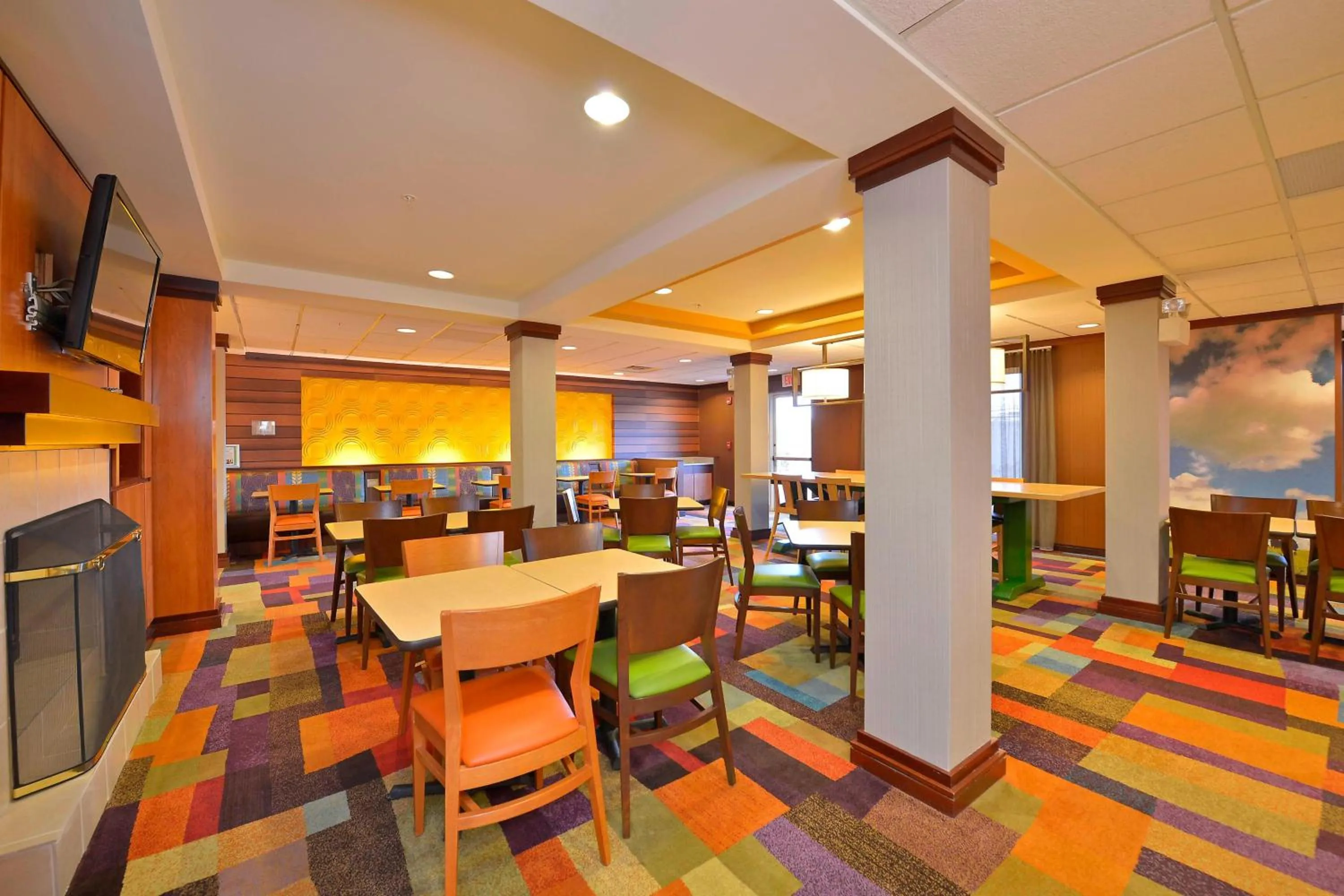 Breakfast in Fairfield Inn and Suites by Marriott Williamsport
