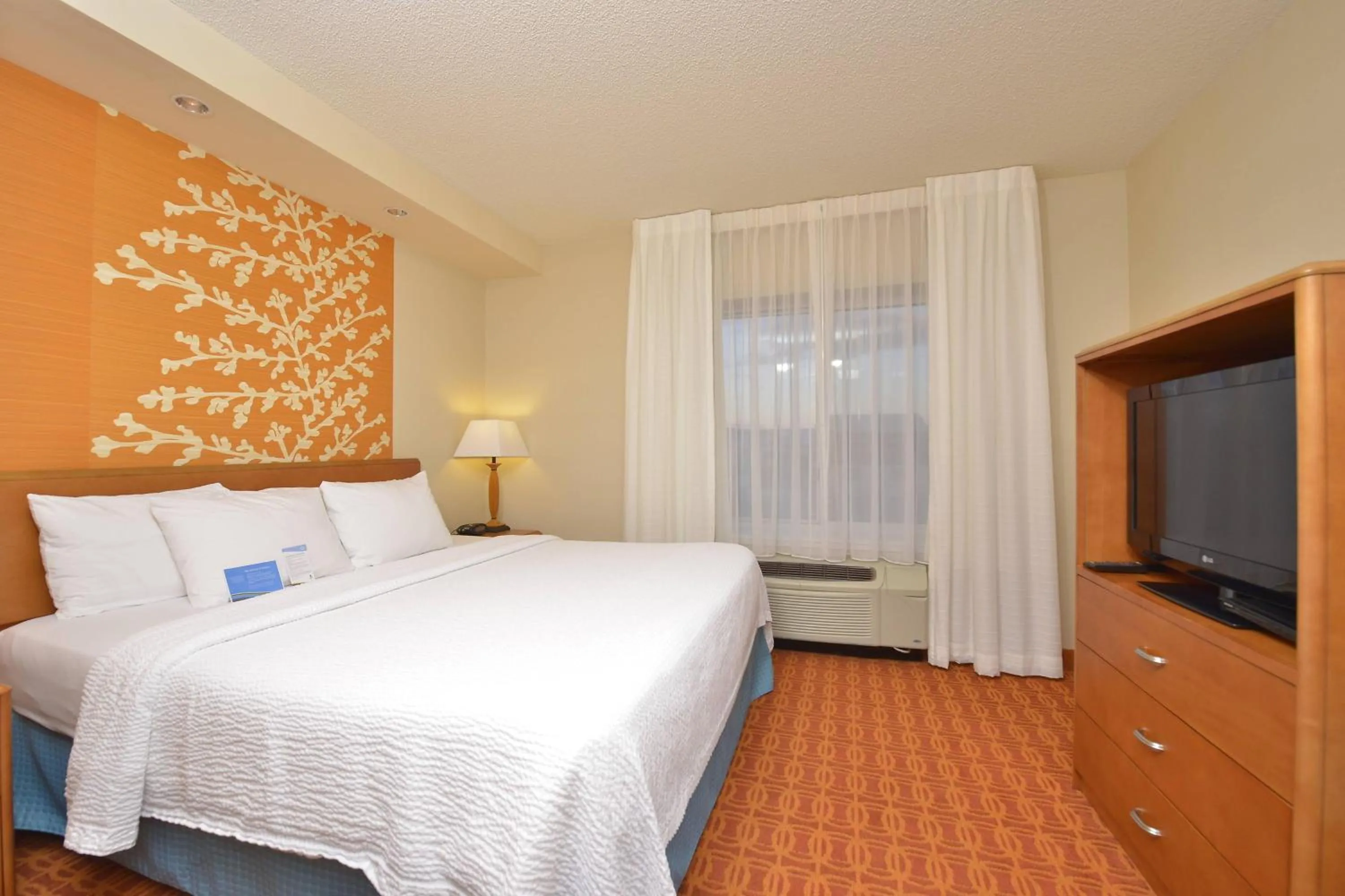 Photo of the whole room, Bed in Fairfield Inn and Suites by Marriott Williamsport