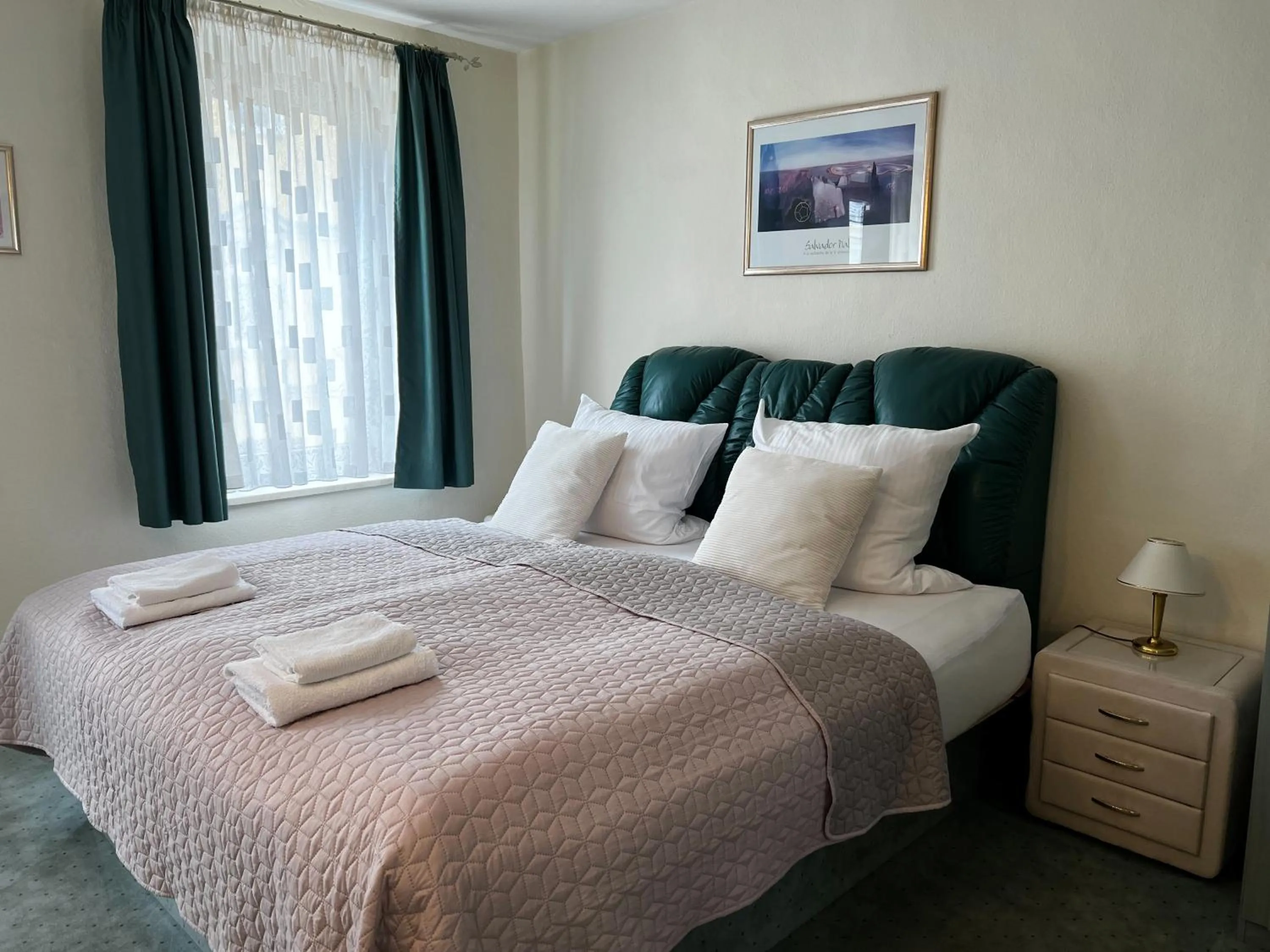 Bed in Hotel Zur Sonne