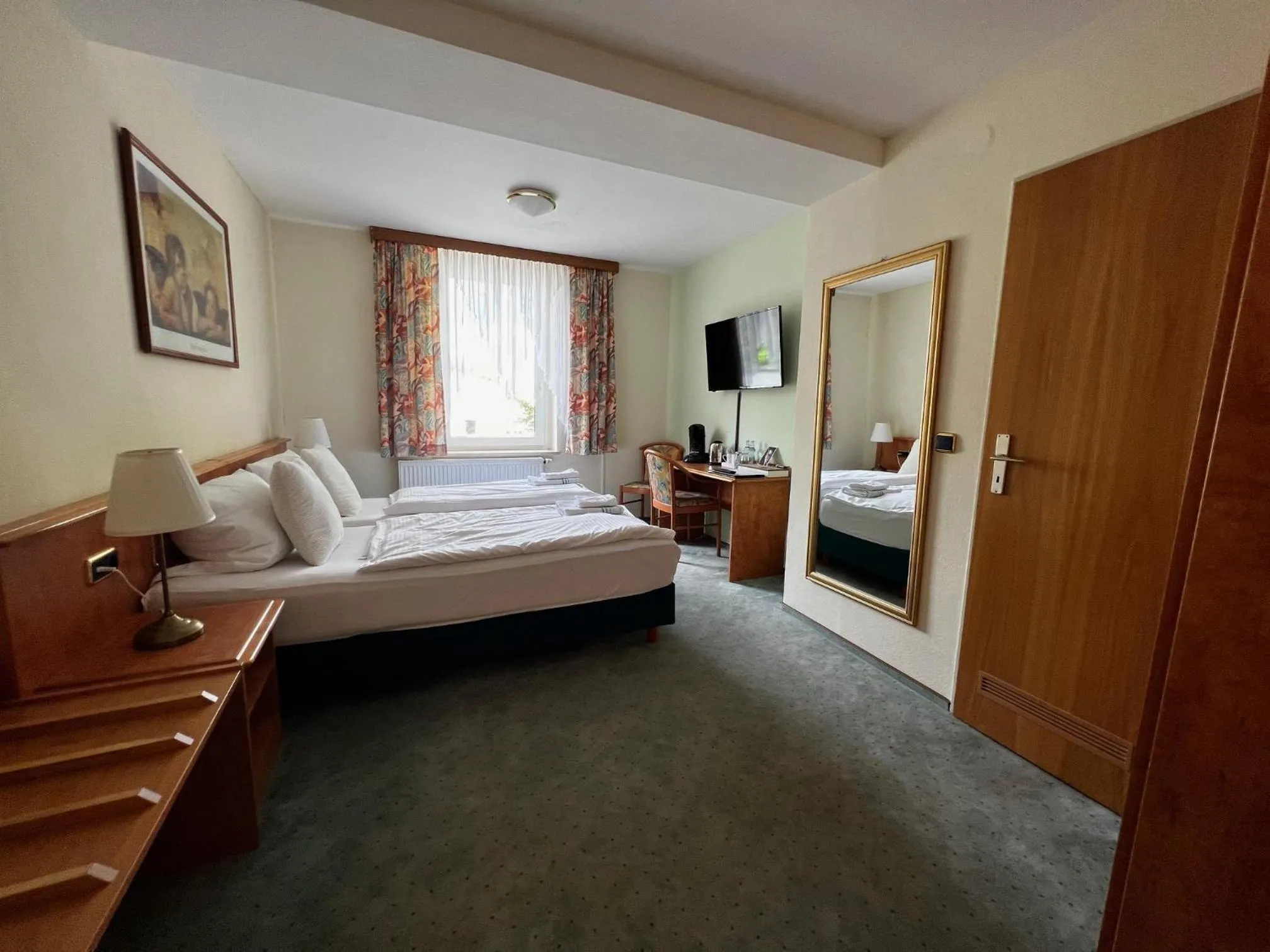 Bed in Hotel Zur Sonne