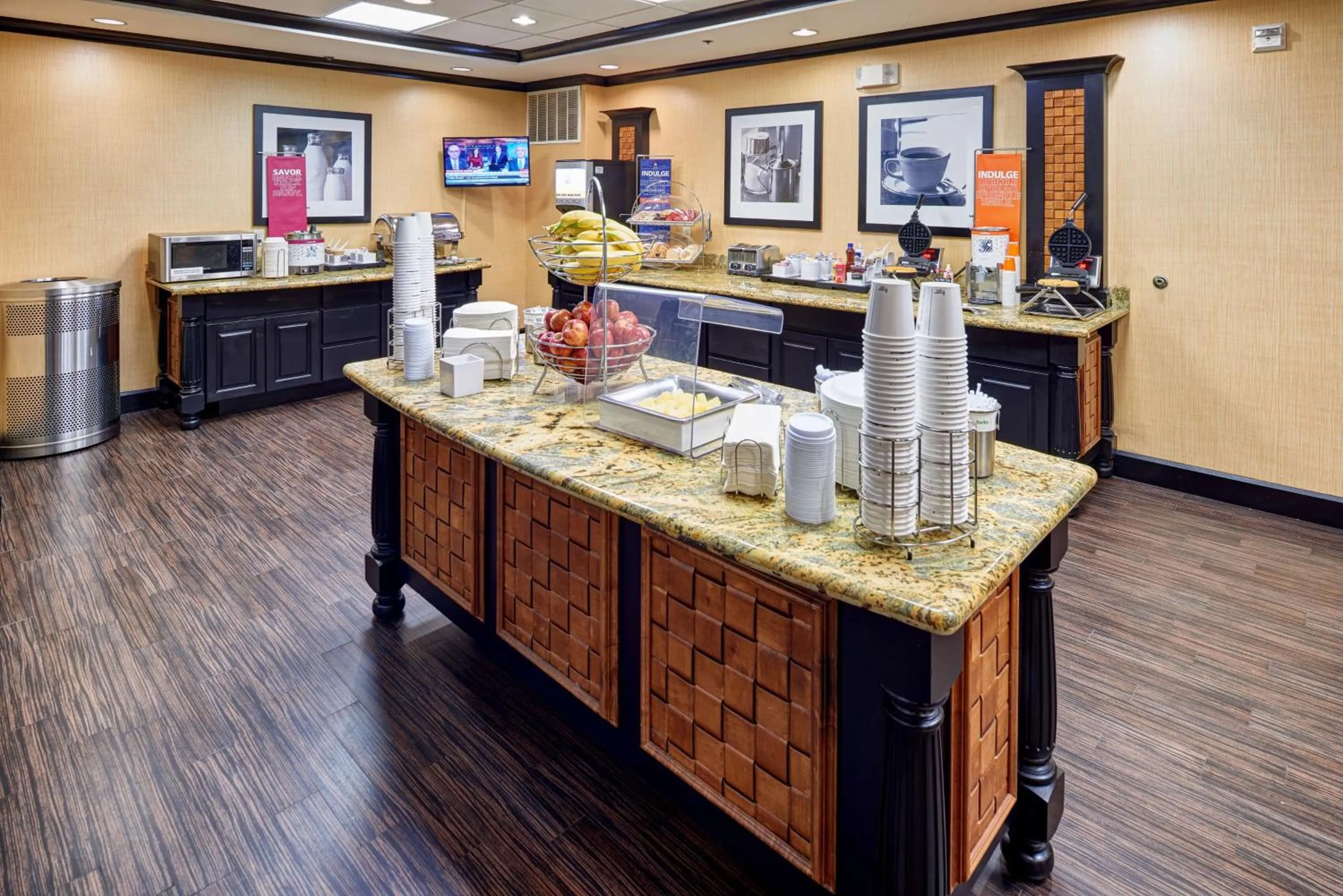 Breakfast in Hampton Inn & Suites Longview North