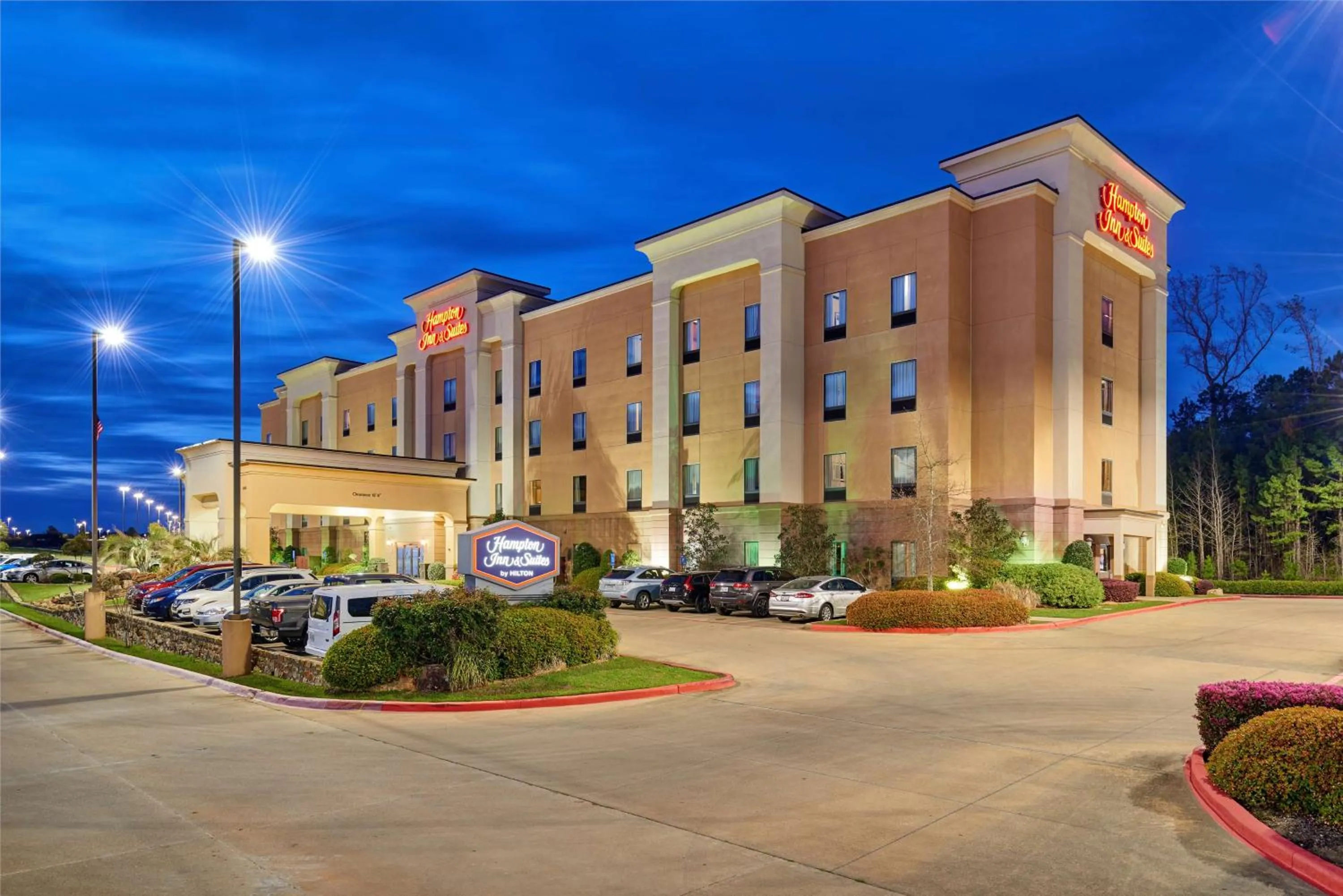 Property building in Hampton Inn & Suites Longview North