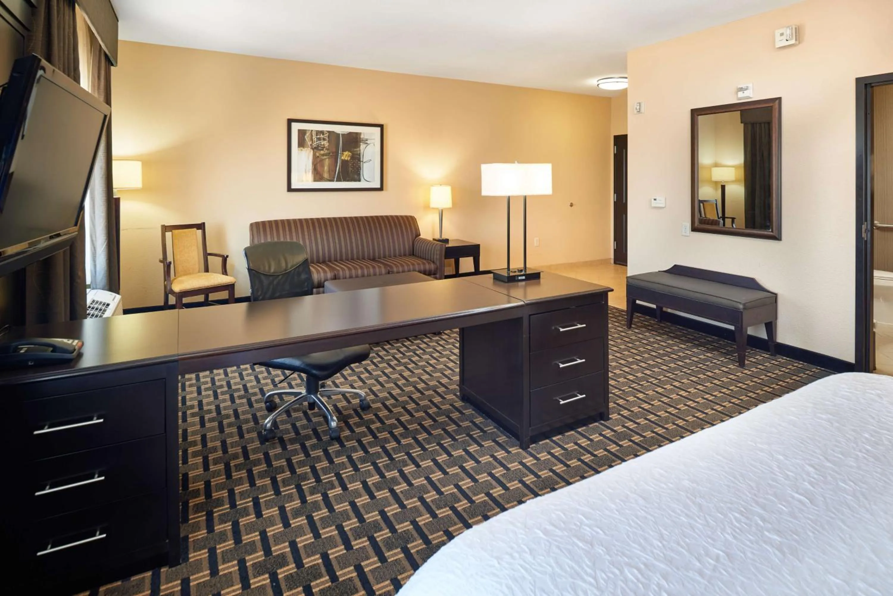 Bed in Hampton Inn & Suites Longview North