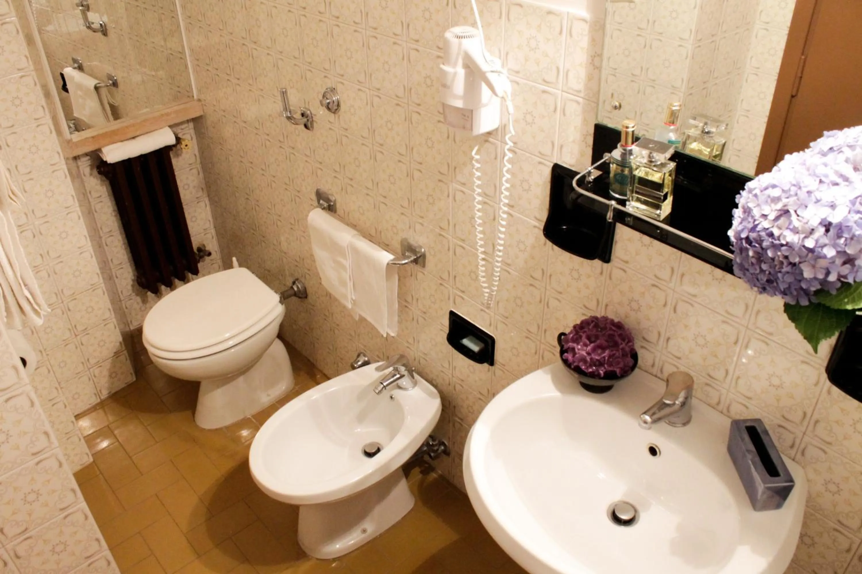 Bathroom in Hotel MariaLetizia