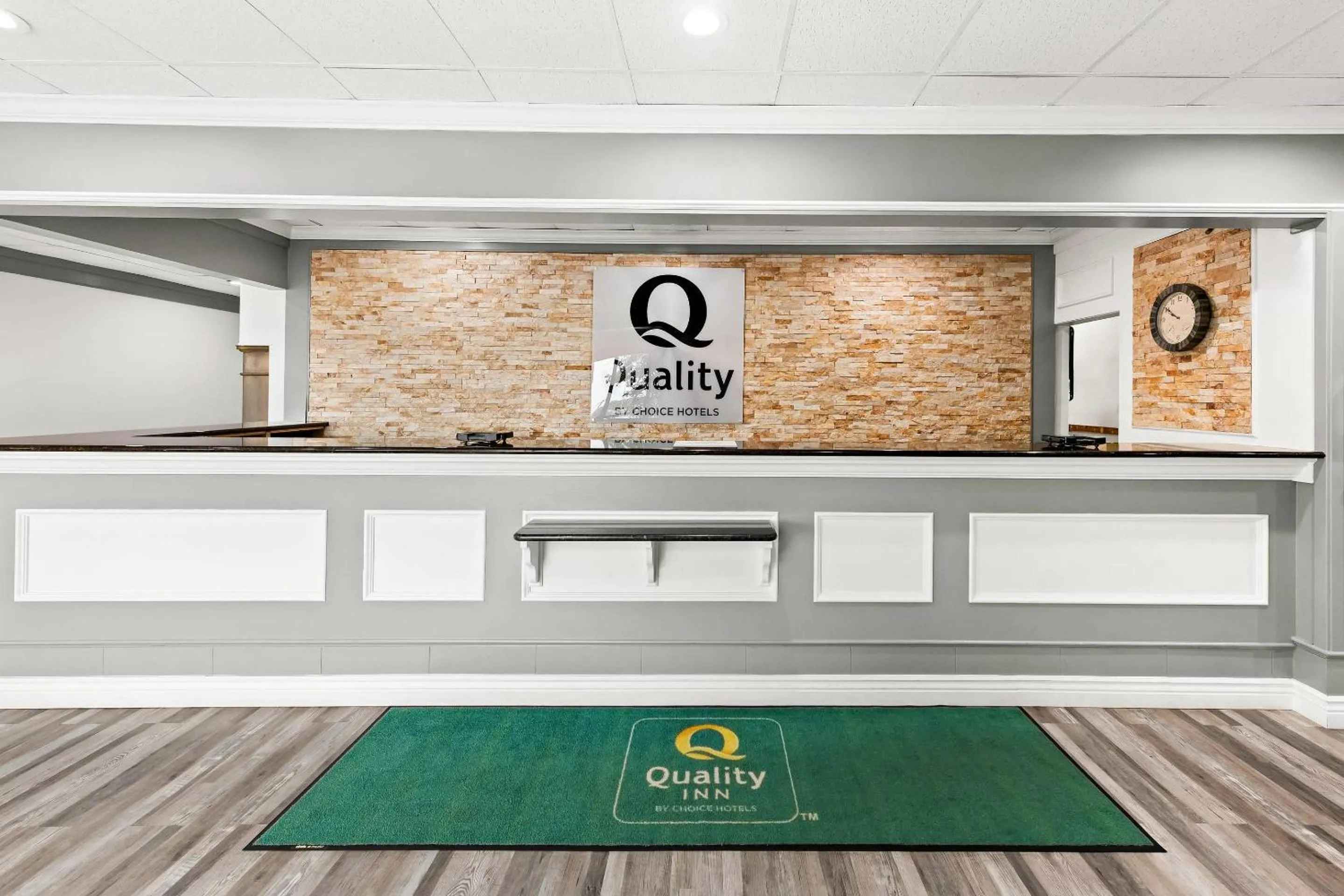 Lobby or reception in Quality Inn Dayton Airport